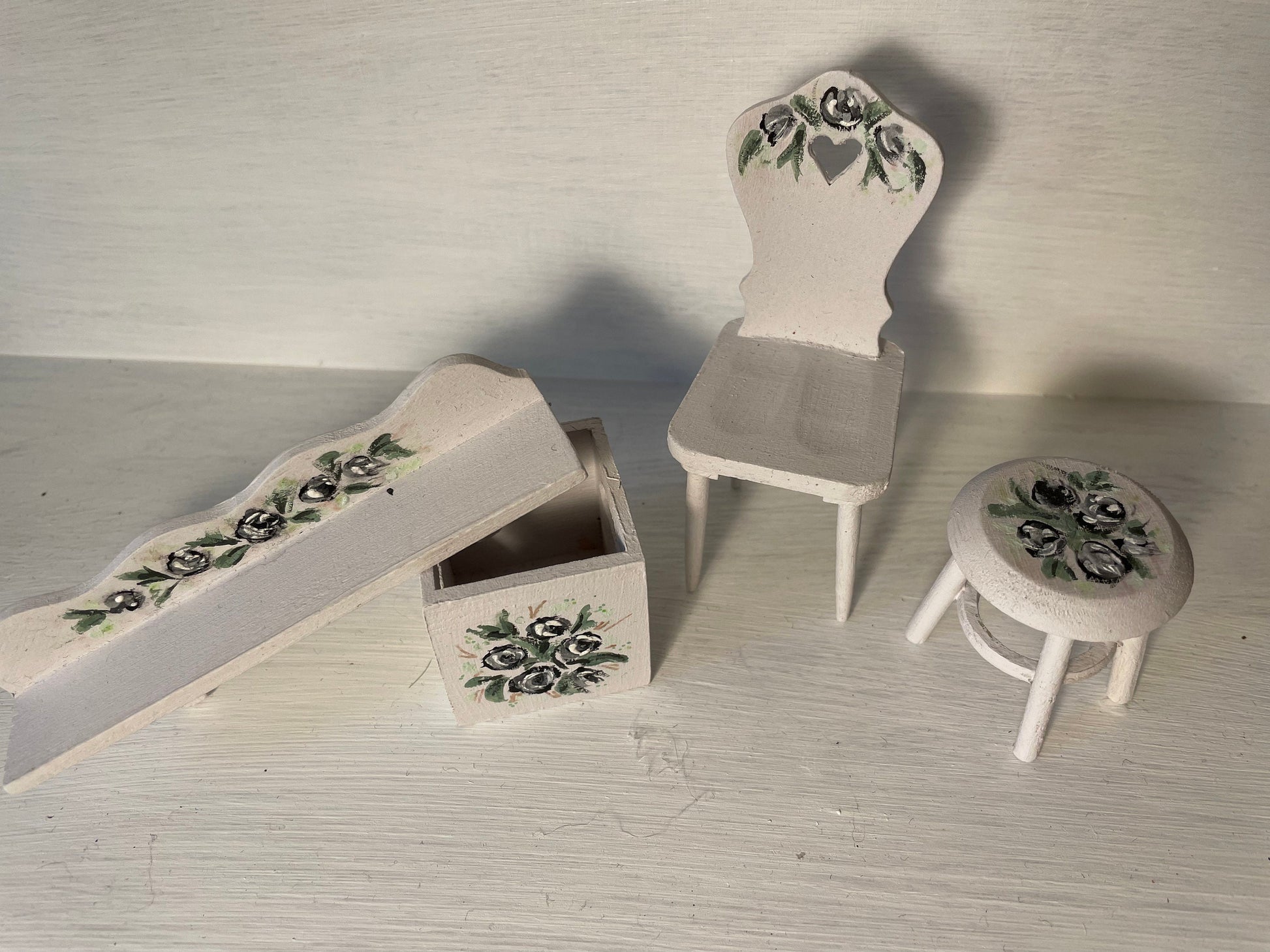 DOLLS HOUSE MINIATURES - Pale Grey  Rosy Wooden Accessories