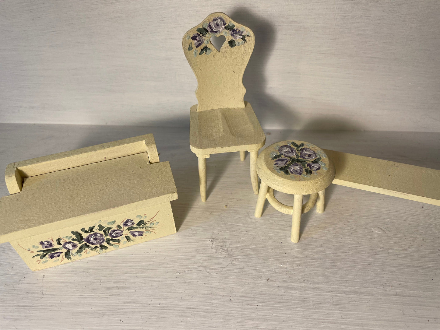 DOLLS HOUSE MINIATURES - lemon Rosy Wooden Accessories