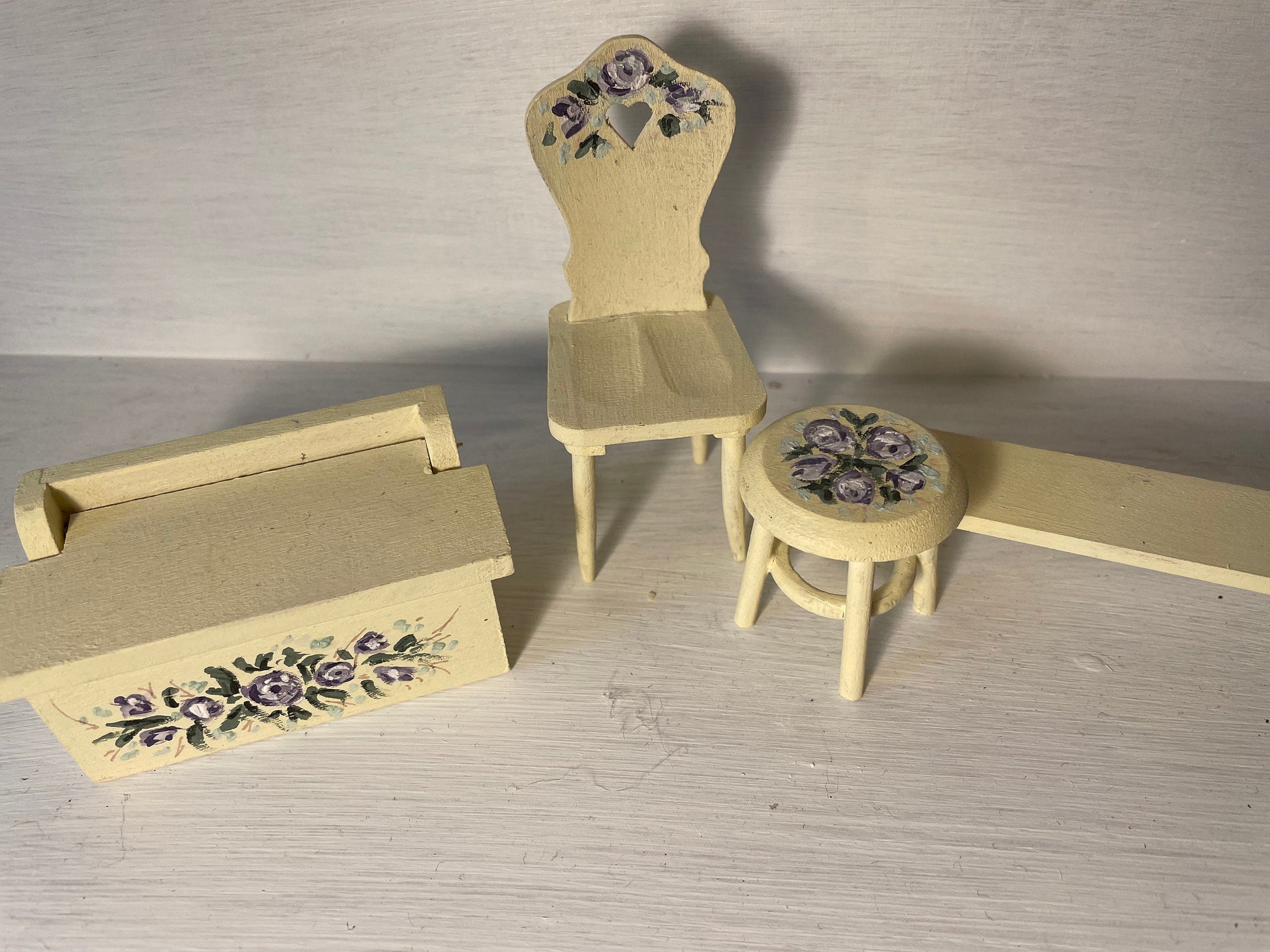 DOLLS HOUSE MINIATURES - lemon Rosy Wooden Accessories