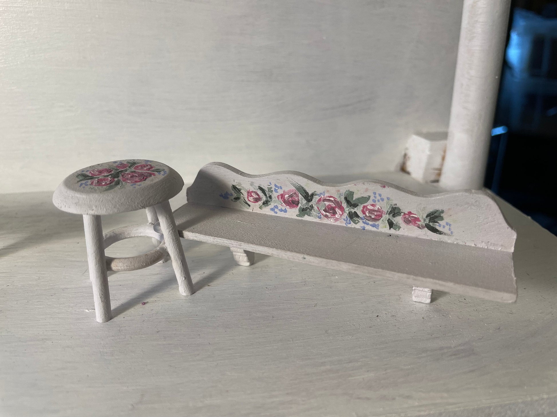 DOLLS HOUSE MINIATURES - Pale pink Rosy Wooden Accessories