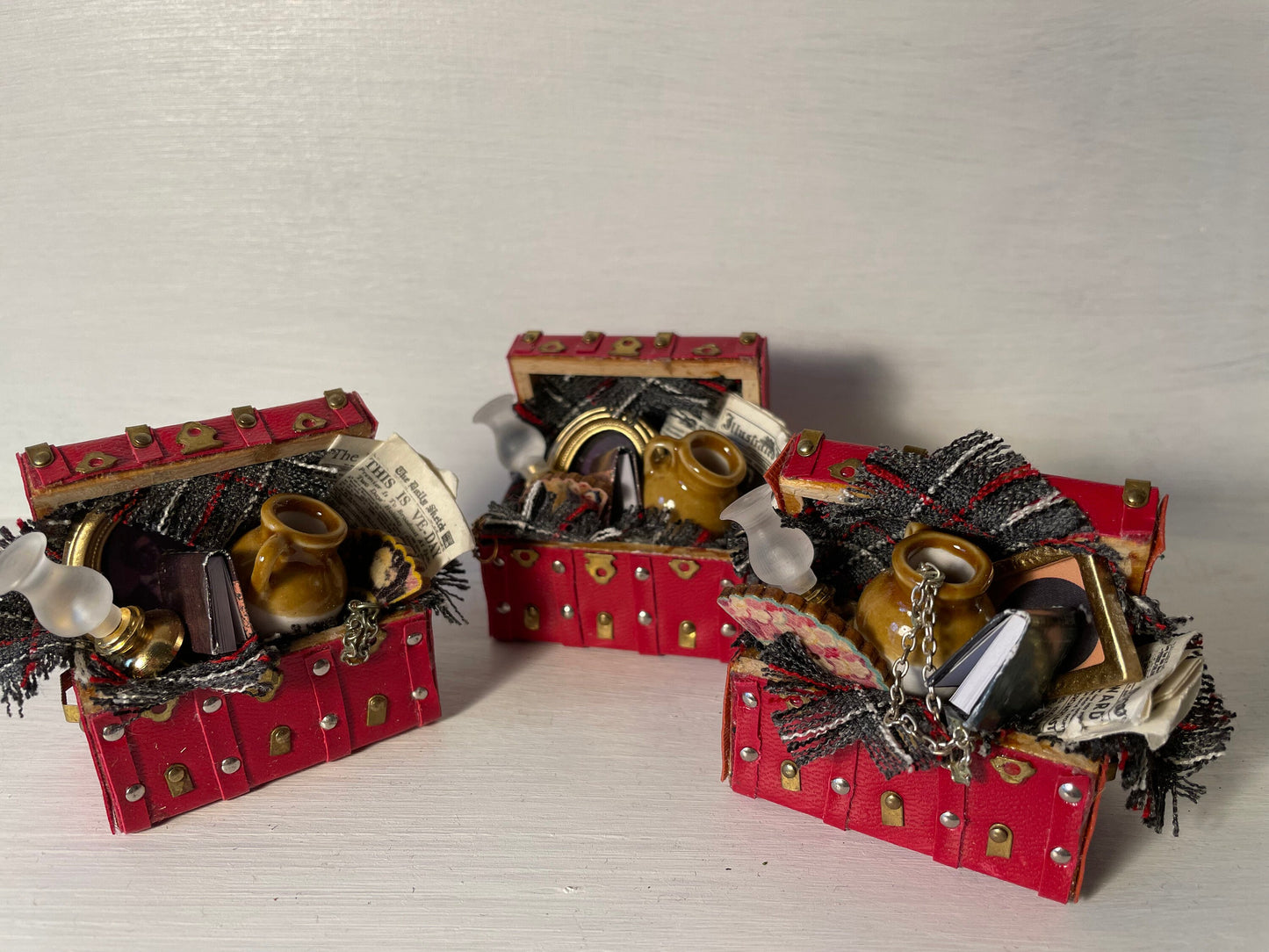 DOLLS HOUSE MINIATURES - Attic Box x1