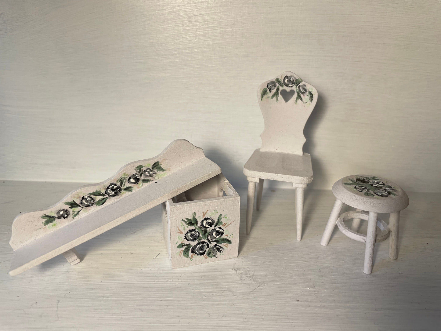 DOLLS HOUSE MINIATURES - Pale Grey  Rosy Wooden Accessories