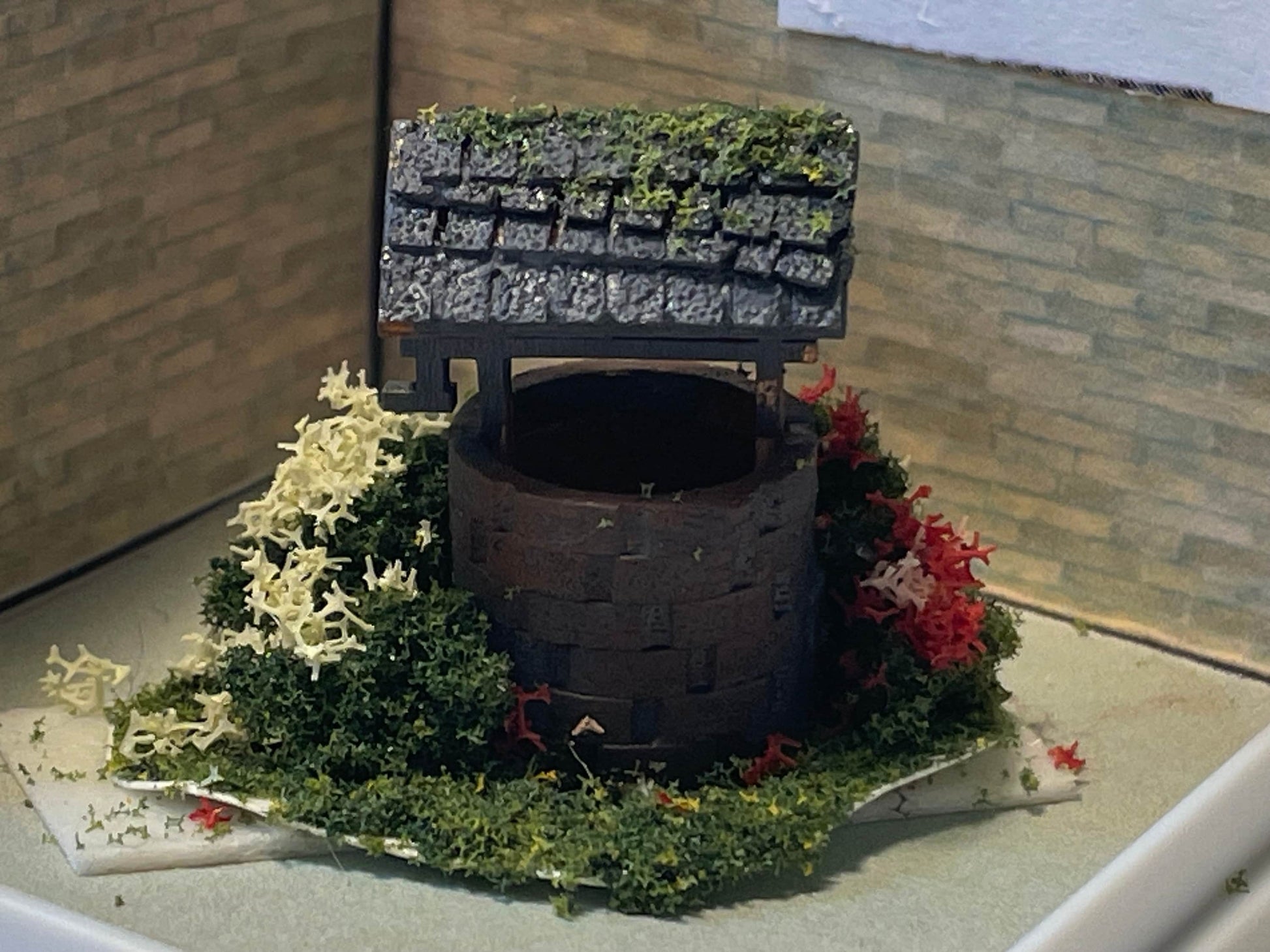 Dolls House Miniatures 1/144th  / 1:144 / Micro  / Dutch Scale Wishing Well