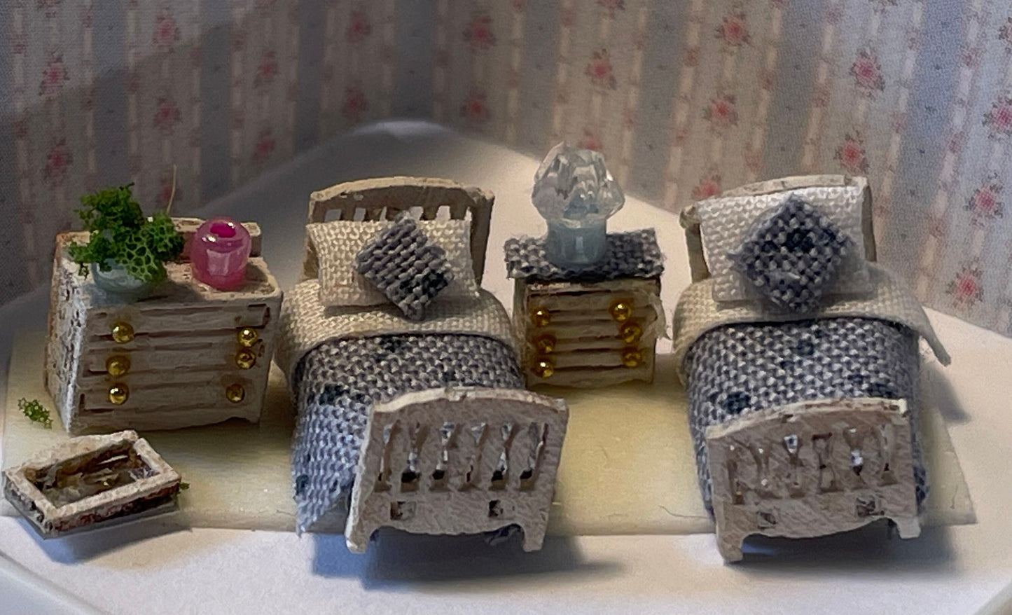 Dolls House Miniatures 1/144th  / 1:144 / Micro  / Dutch Scale Traditional Childs Room set