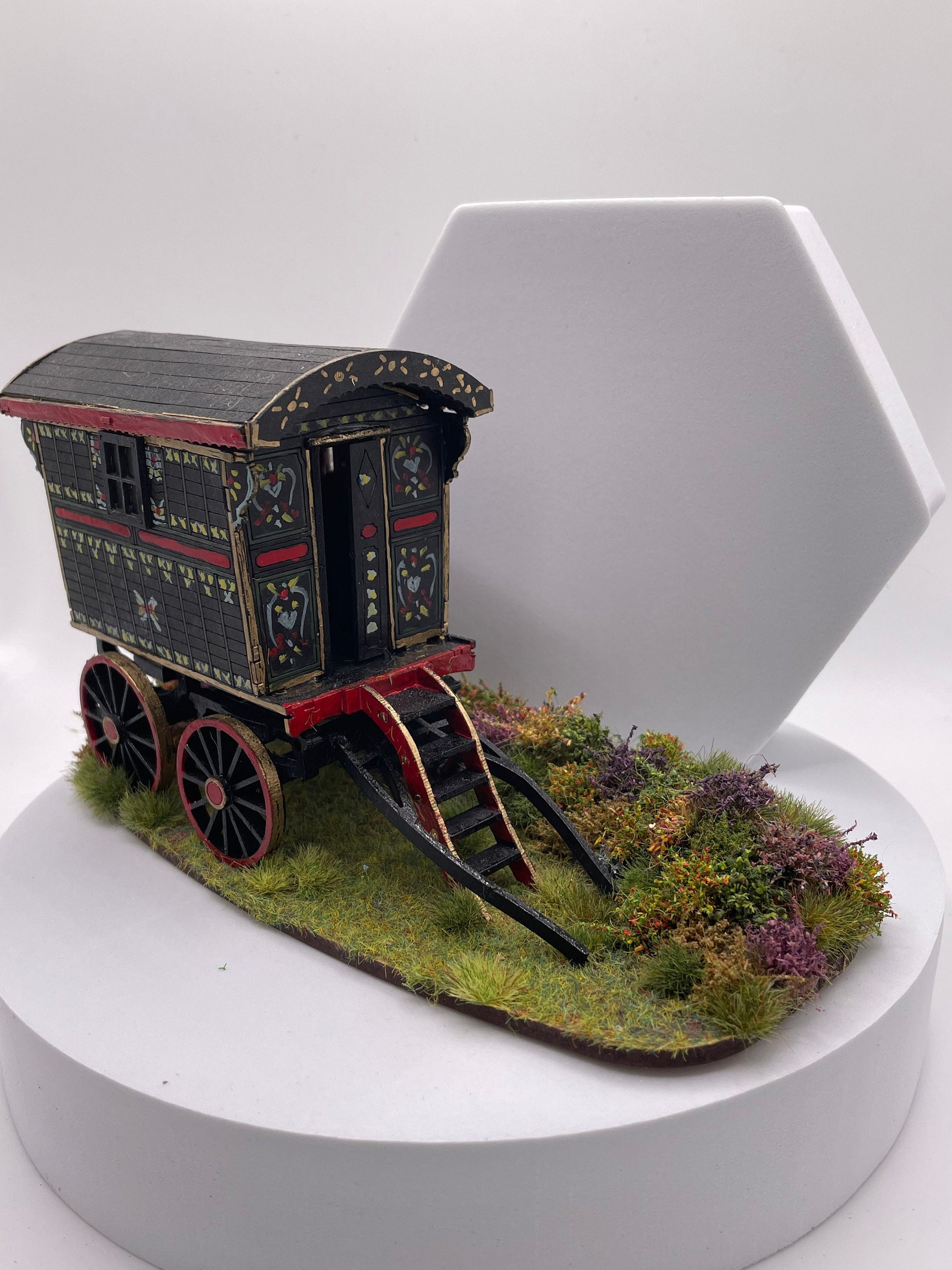 Dolls House Miniatures ( 1/48th - 1:48th - 1/4" - Quarter Inch Scale ) - Hand Made Gypsy Caravan Scene