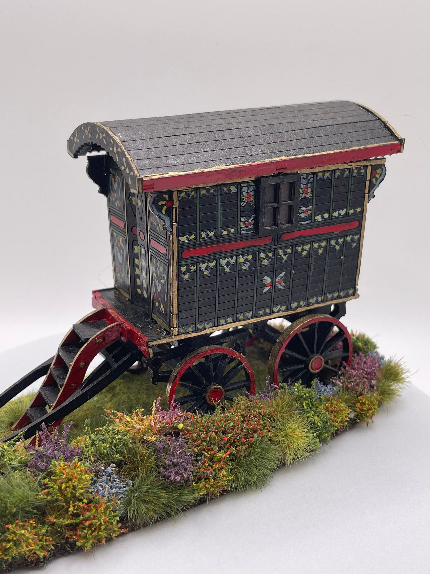 Dolls House Miniatures ( 1/48th - 1:48th - 1/4" - Quarter Inch Scale ) - Hand Made Gypsy Caravan Scene