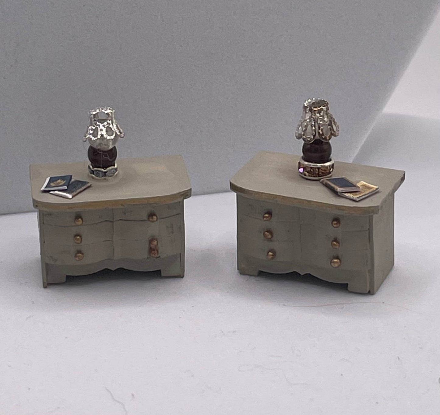 Dolls House 1/48th / 1:48 /Quarter Scale -  s/2 Bedside Drawers