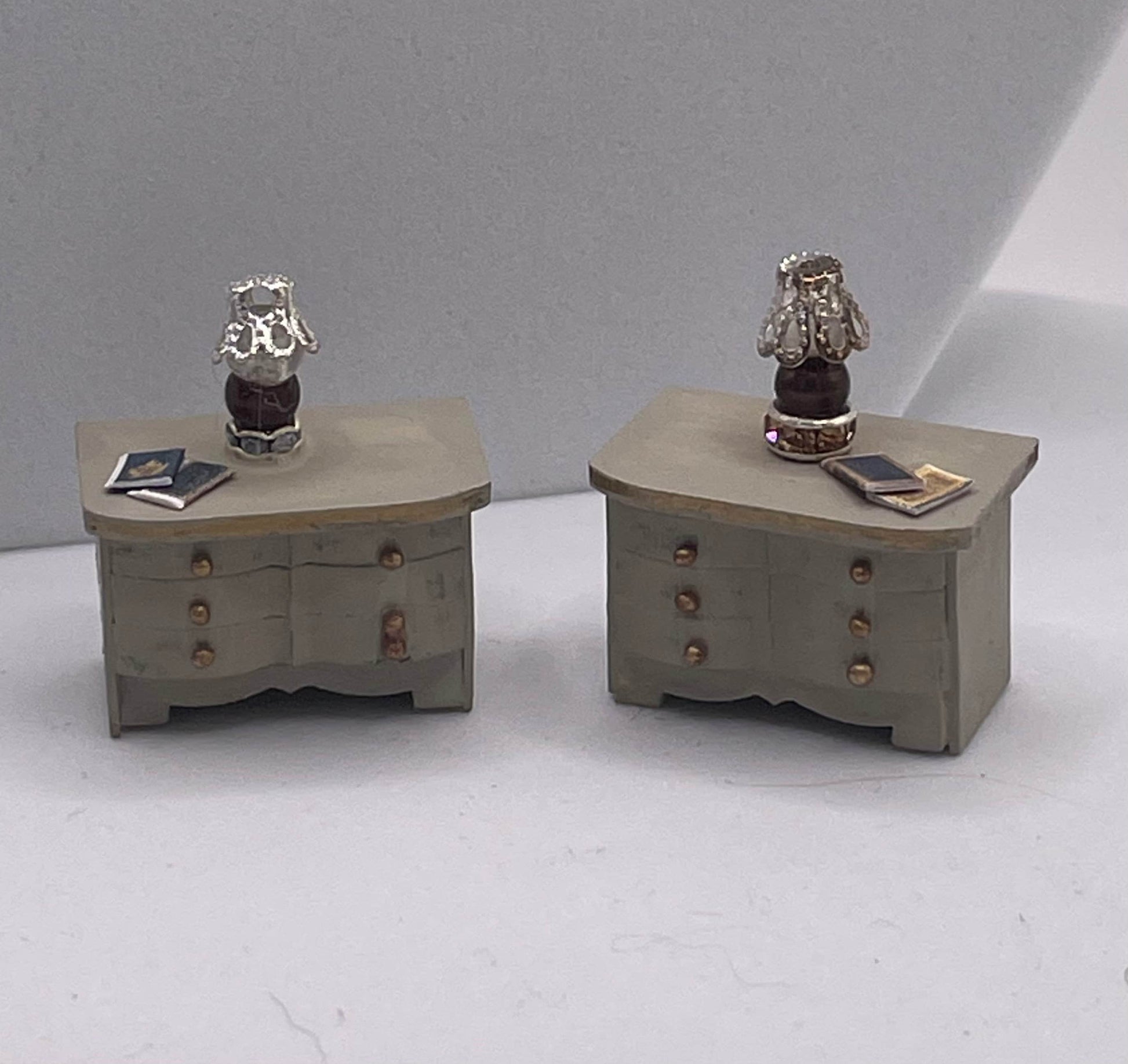 Dolls House 1/48th / 1:48 /Quarter Scale -  s/2 Bedside Drawers