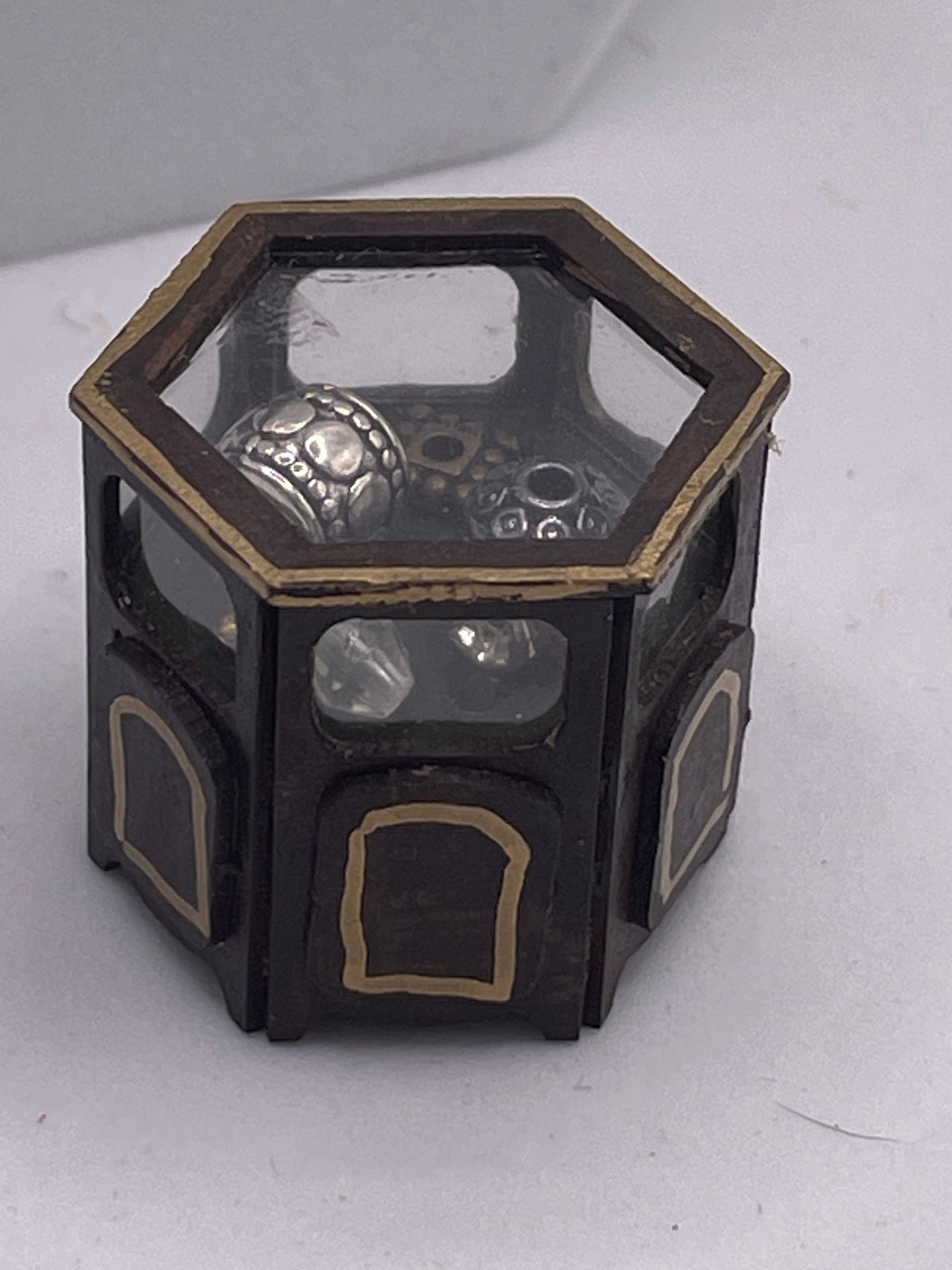 Dolls House 1/48th / 1:48 /Quarter Scale - Hex. Shop Counter / Curio Display