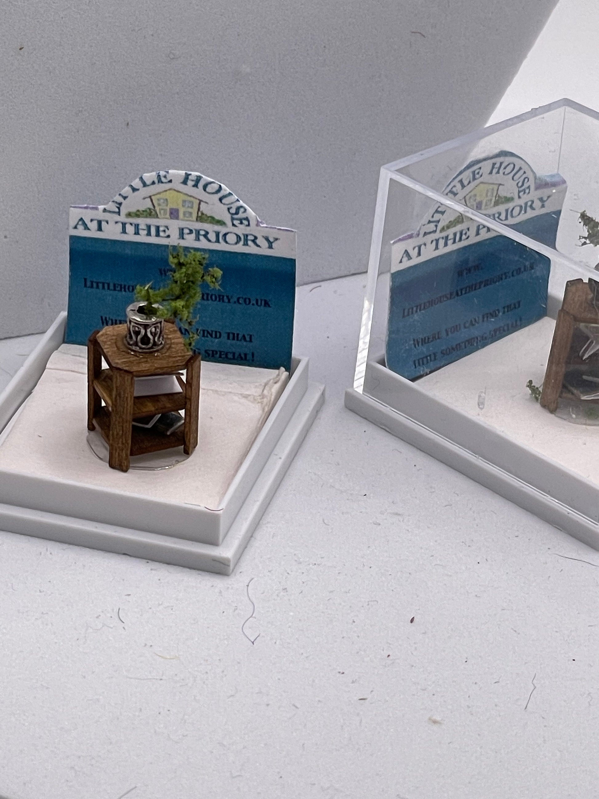 Dolls House 1/48th / 1:48 /Quarter Scale - Side Table