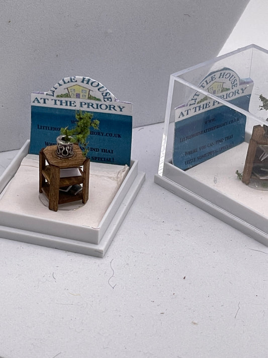 Dolls House 1/48th / 1:48 /Quarter Scale - Side Table