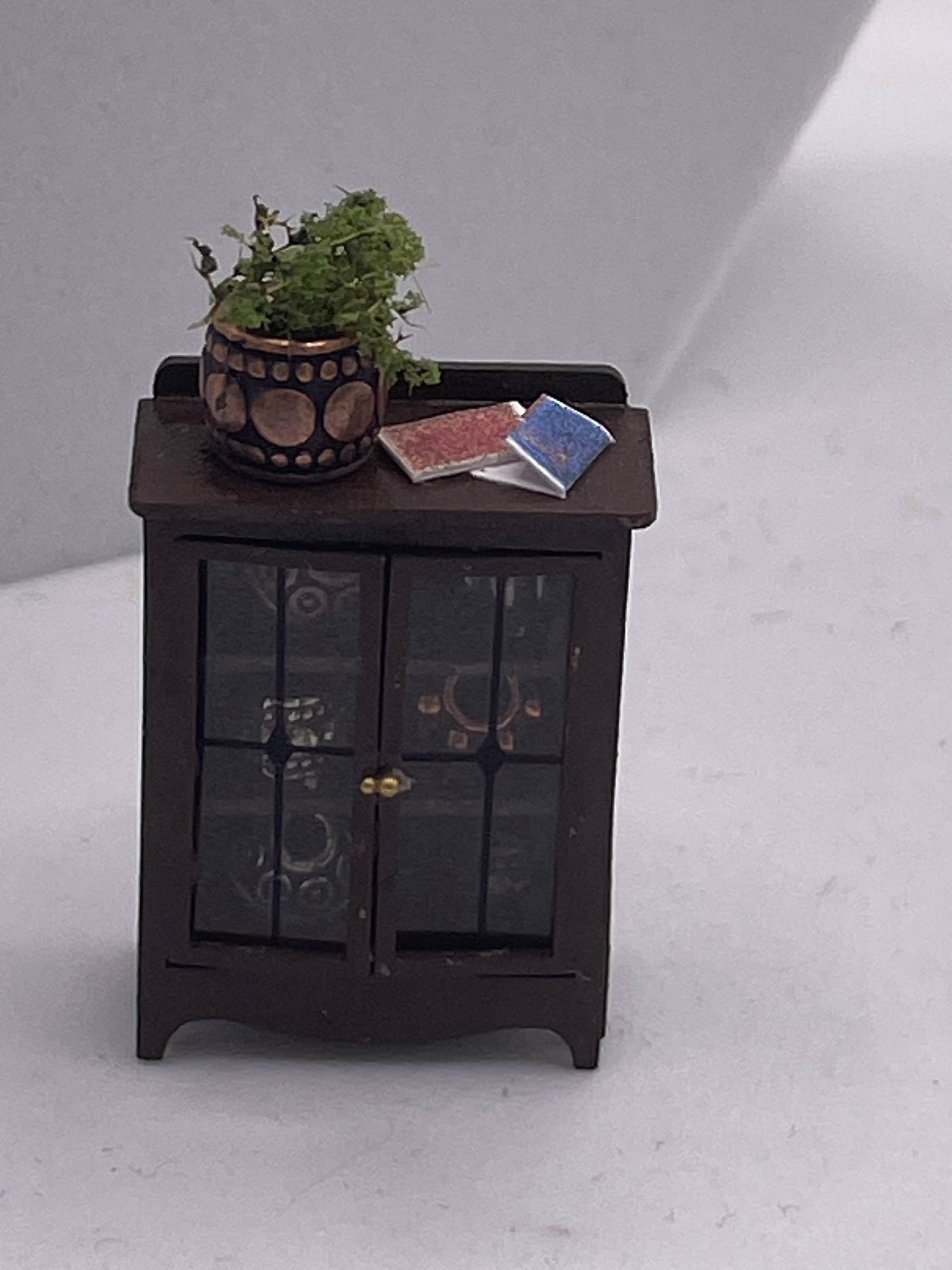 Dolls House 1/48th / 1:48 /Quarter Scale - Cabinet