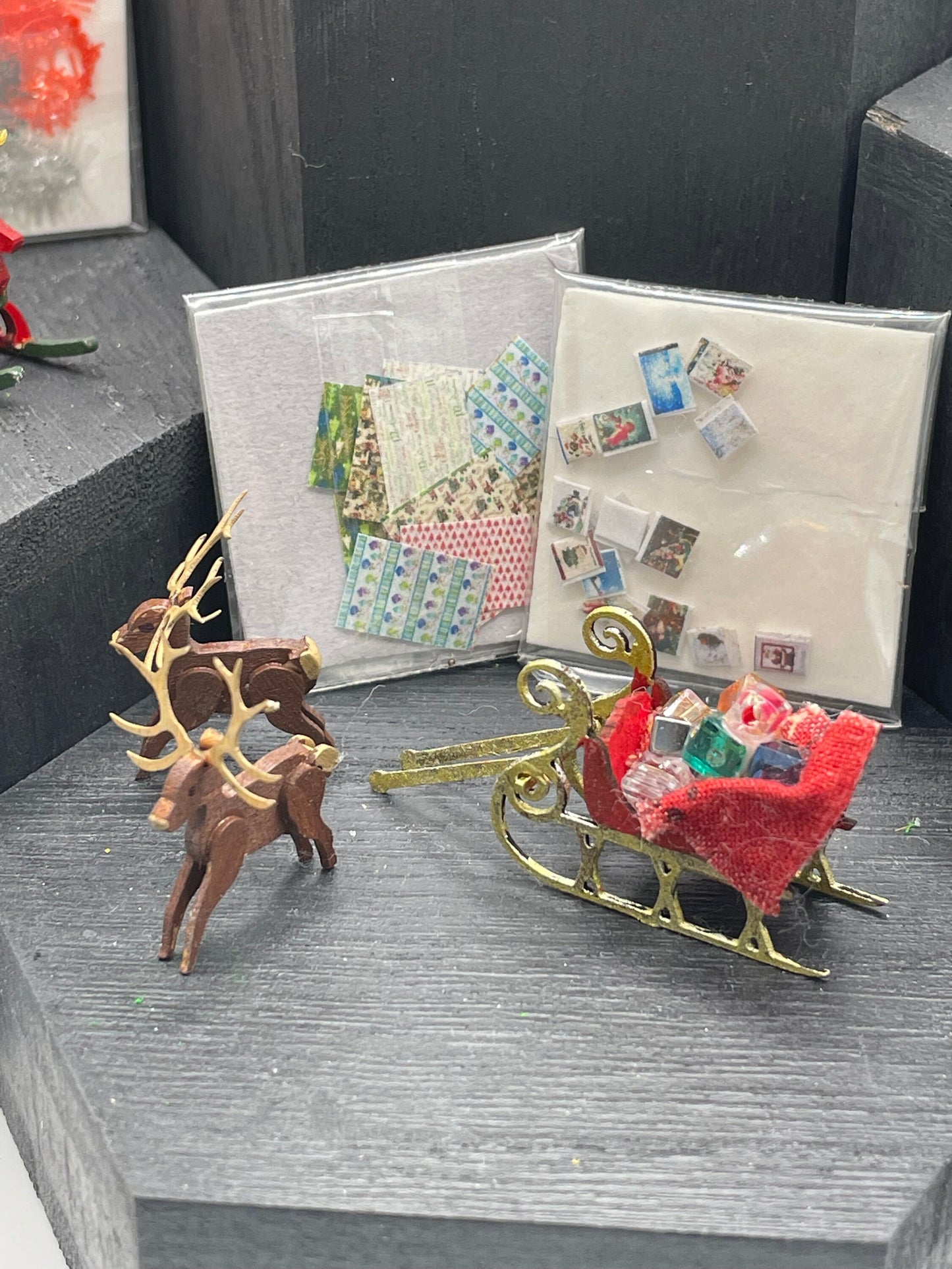 DOLLS HOUSE MINIATURES - 1/48th room box - Christmas