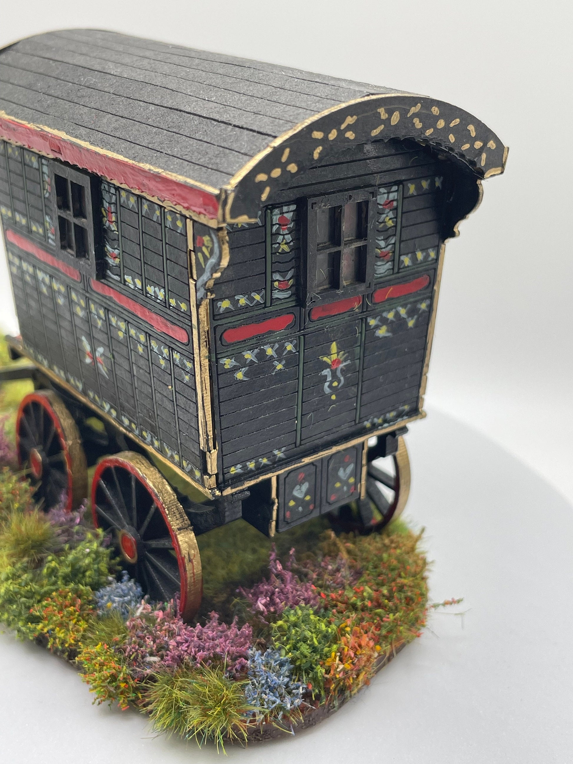 Dolls House Miniatures ( 1/48th - 1:48th - 1/4" - Quarter Inch Scale ) - Hand Made Gypsy Caravan Scene