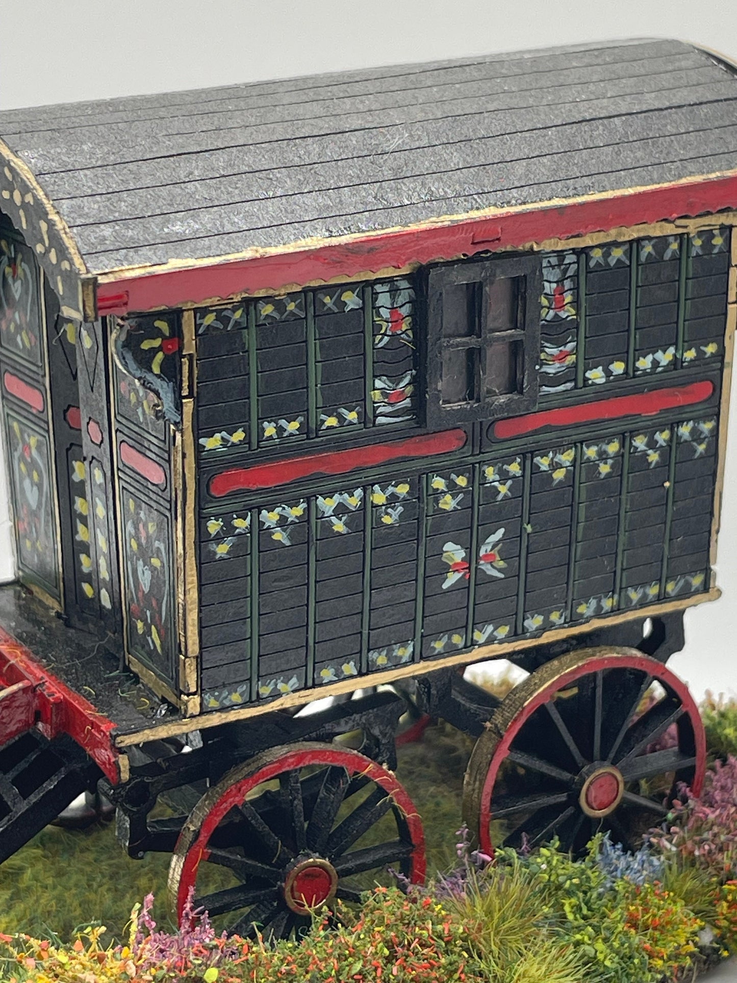Dolls House Miniatures ( 1/48th - 1:48th - 1/4" - Quarter Inch Scale ) - Hand Made Gypsy Caravan Scene