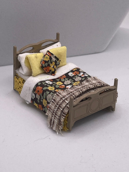 Dolls House Miniatures ( 1/48th - 1:48 - 1/4" - Quarter Inch Scale ) - Double Bed - Hazel