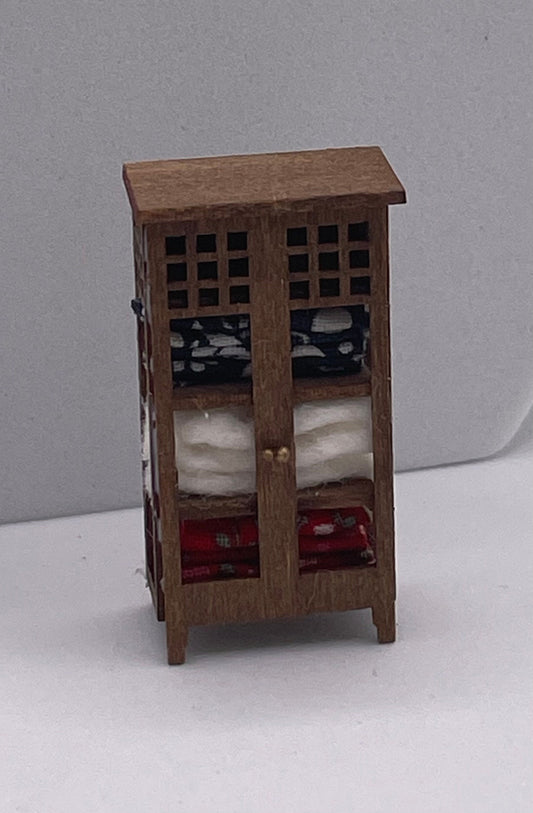 Dolls House 1/48th / 1:48 /Quarter Scale - Linen Cupboard