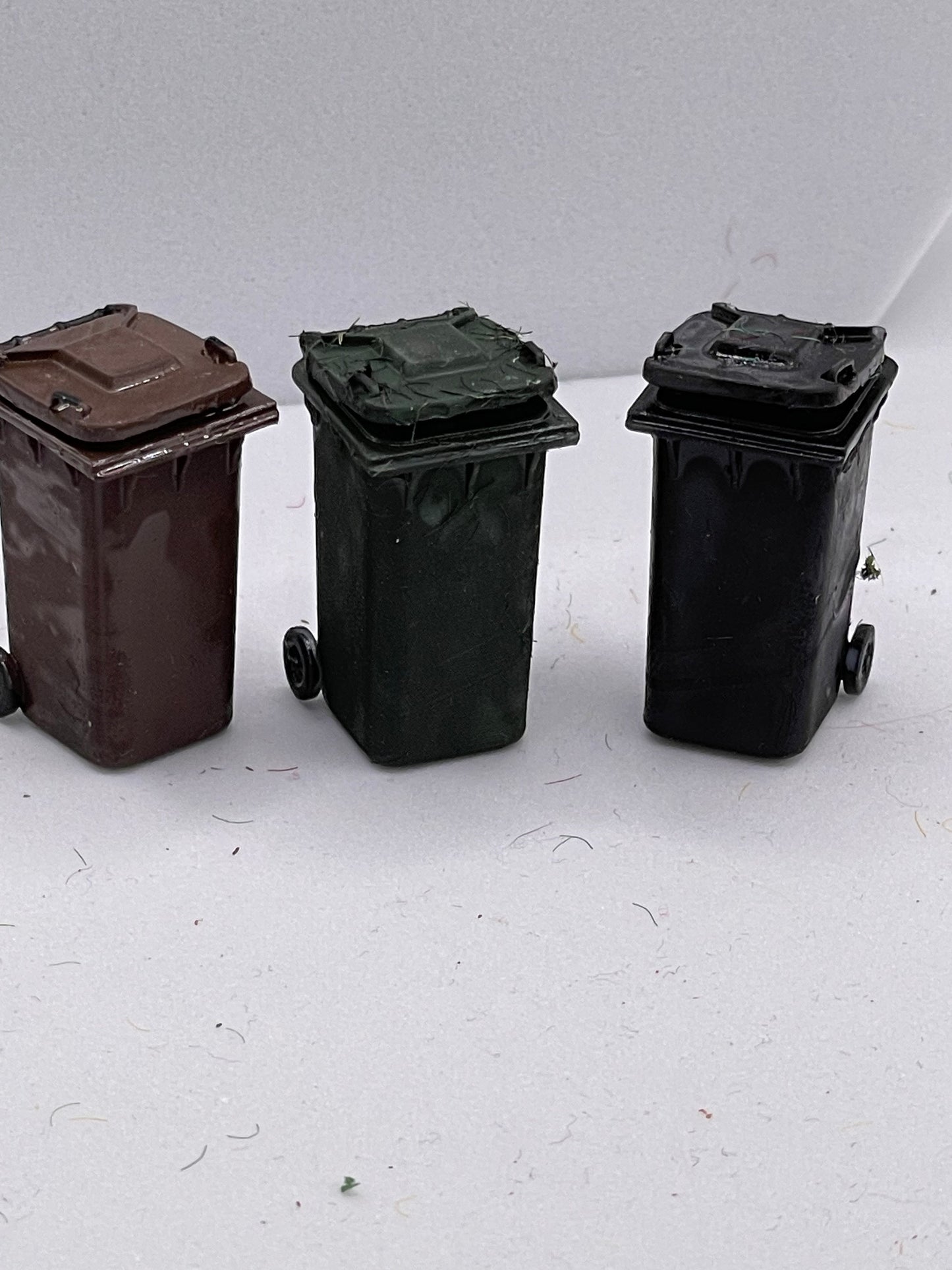 Dolls House Miniatures ( 1/48th - 1:48th - 1/4" - Quarter Inch Scale )  Hand Made  - s/3 wheelie bins