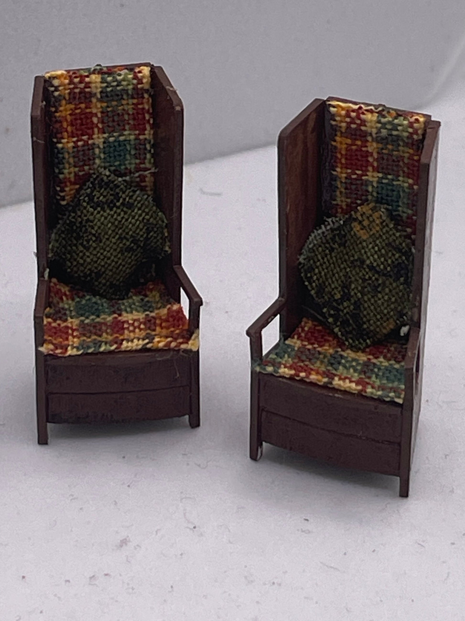 Dolls House 1/48th / 1:48 /Quarter Scale - s/2 High Back Chairs
