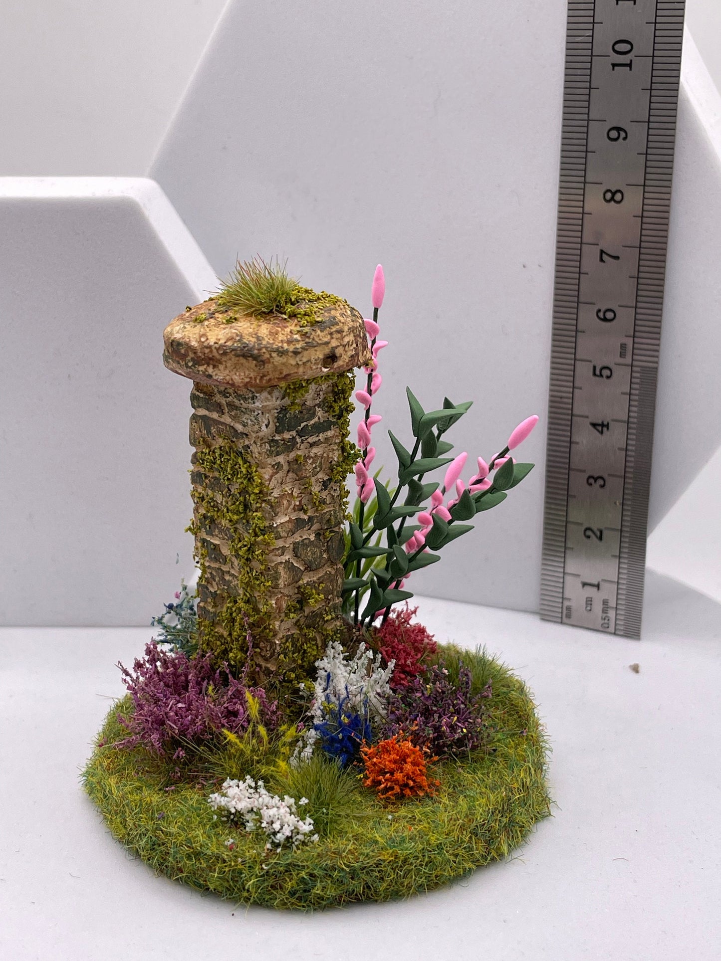 Dolls House Miniatures - Stone Pillar with flowers