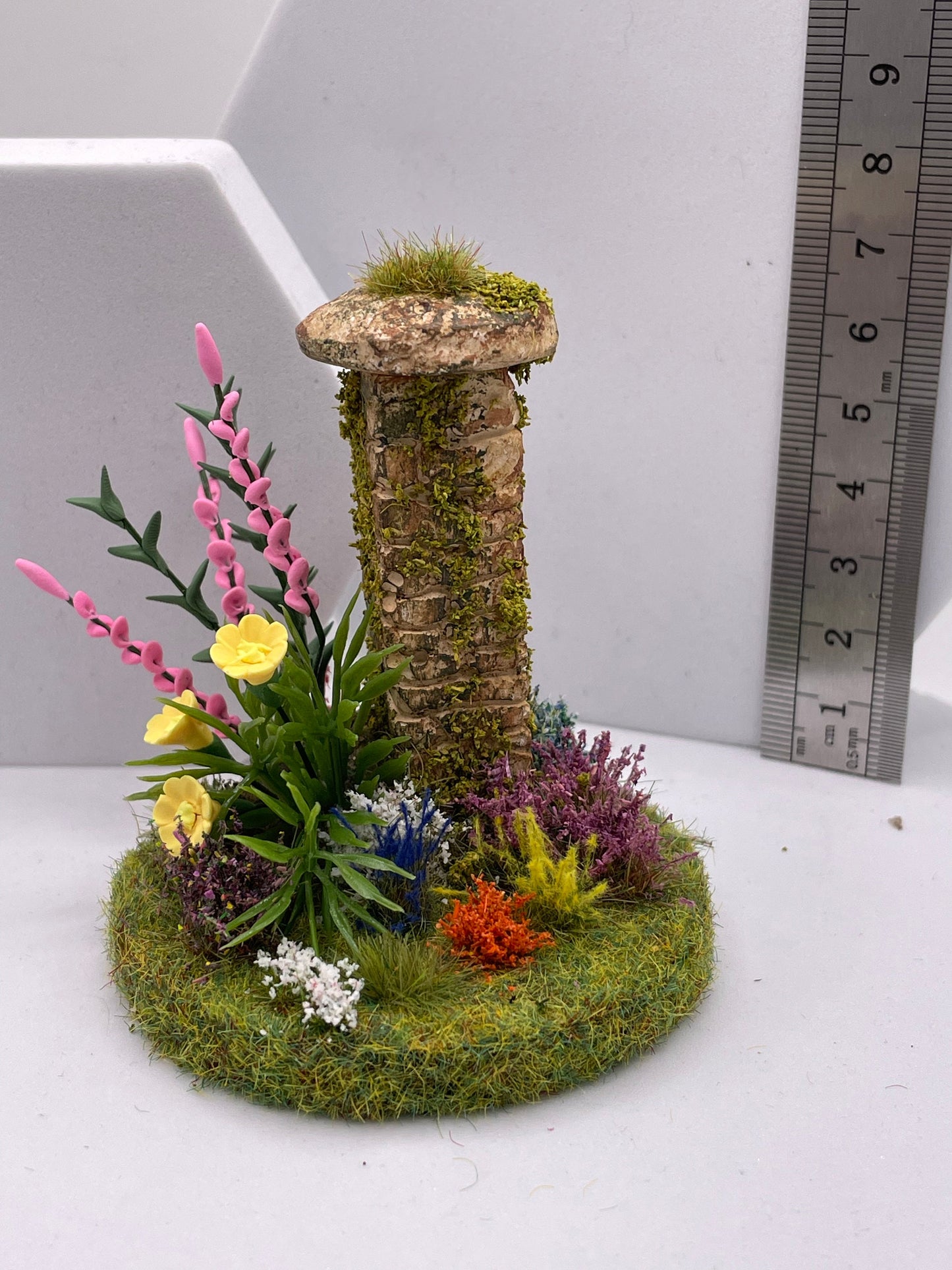 Dolls House Miniatures - Stone Pillar with flowers