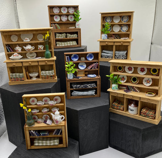 Dolls House Miniatures - 1/24th / 1:24th / Half Inch Scale Dresser / Hutch x 1 (5 options)