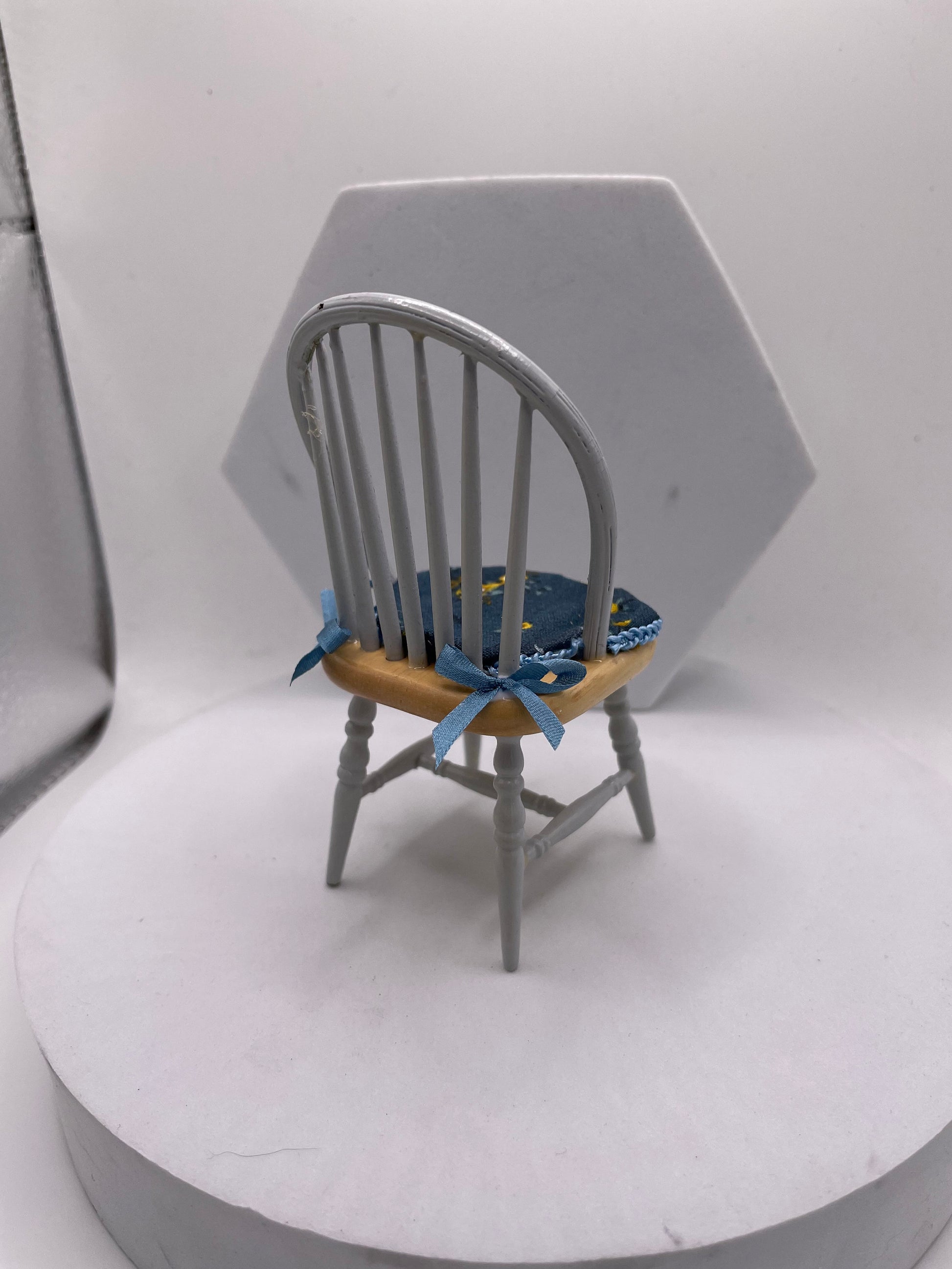 Dolls House Miniatures - 1/12th Painted Kitchen Chair x1