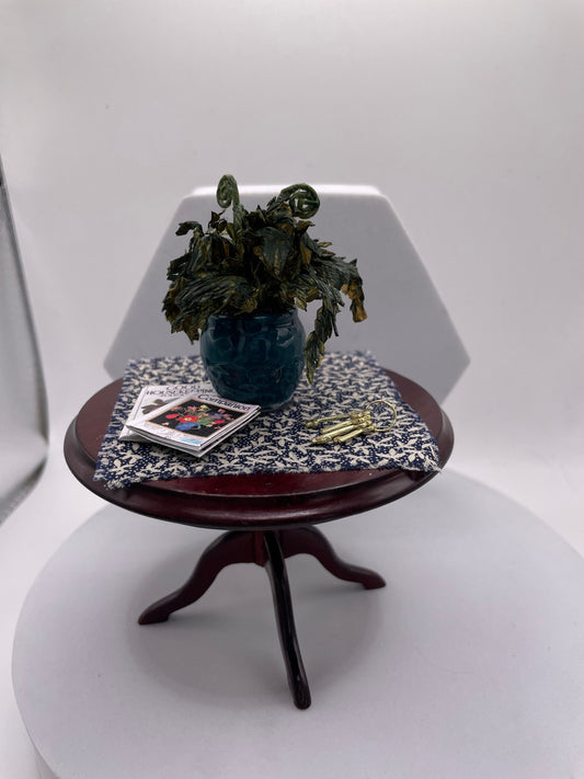 Dolls House Miniatures - 1/12th Occasional Table