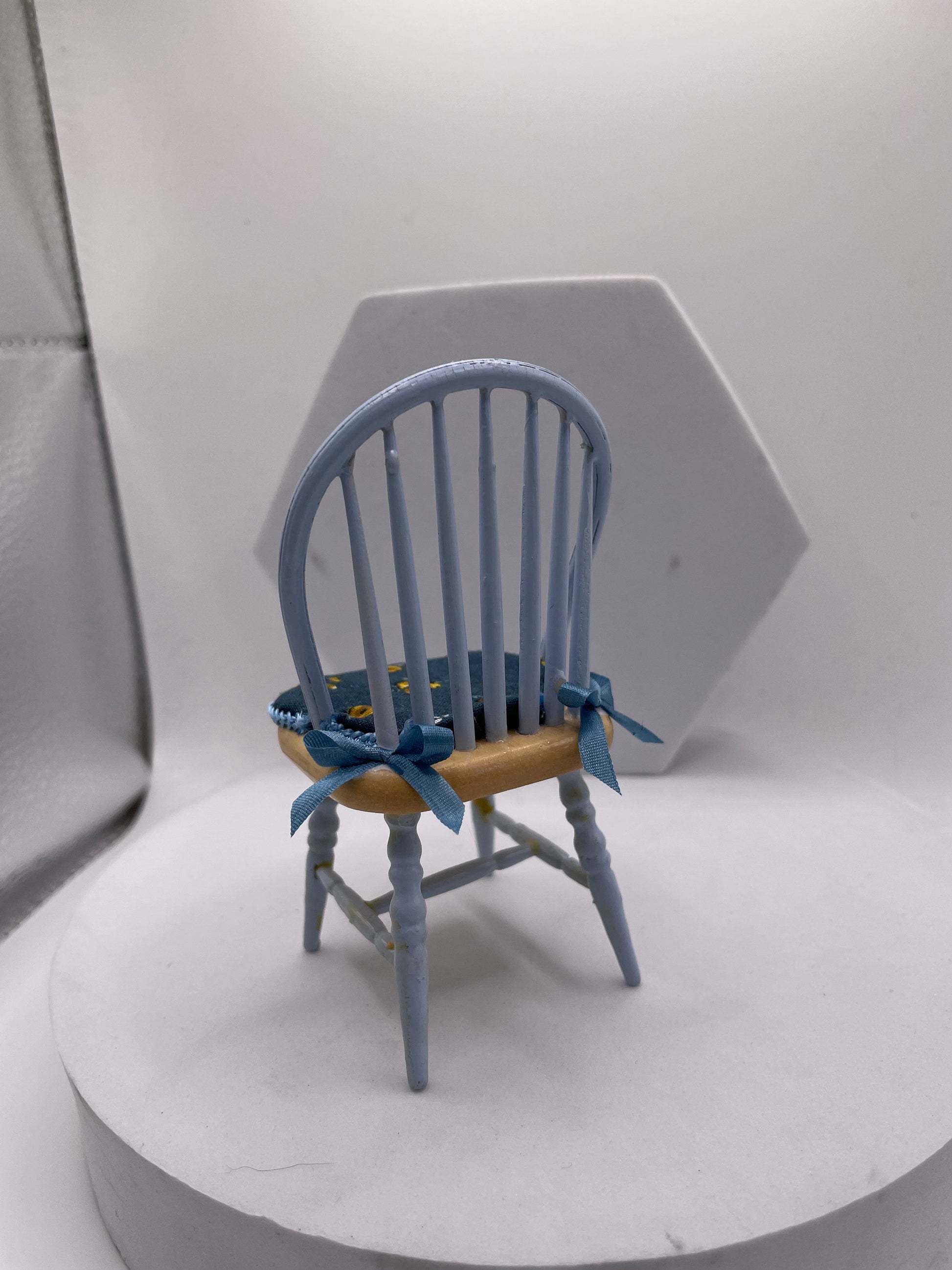 Dolls House Miniatures - 1/12th Painted Kitchen Chair x1