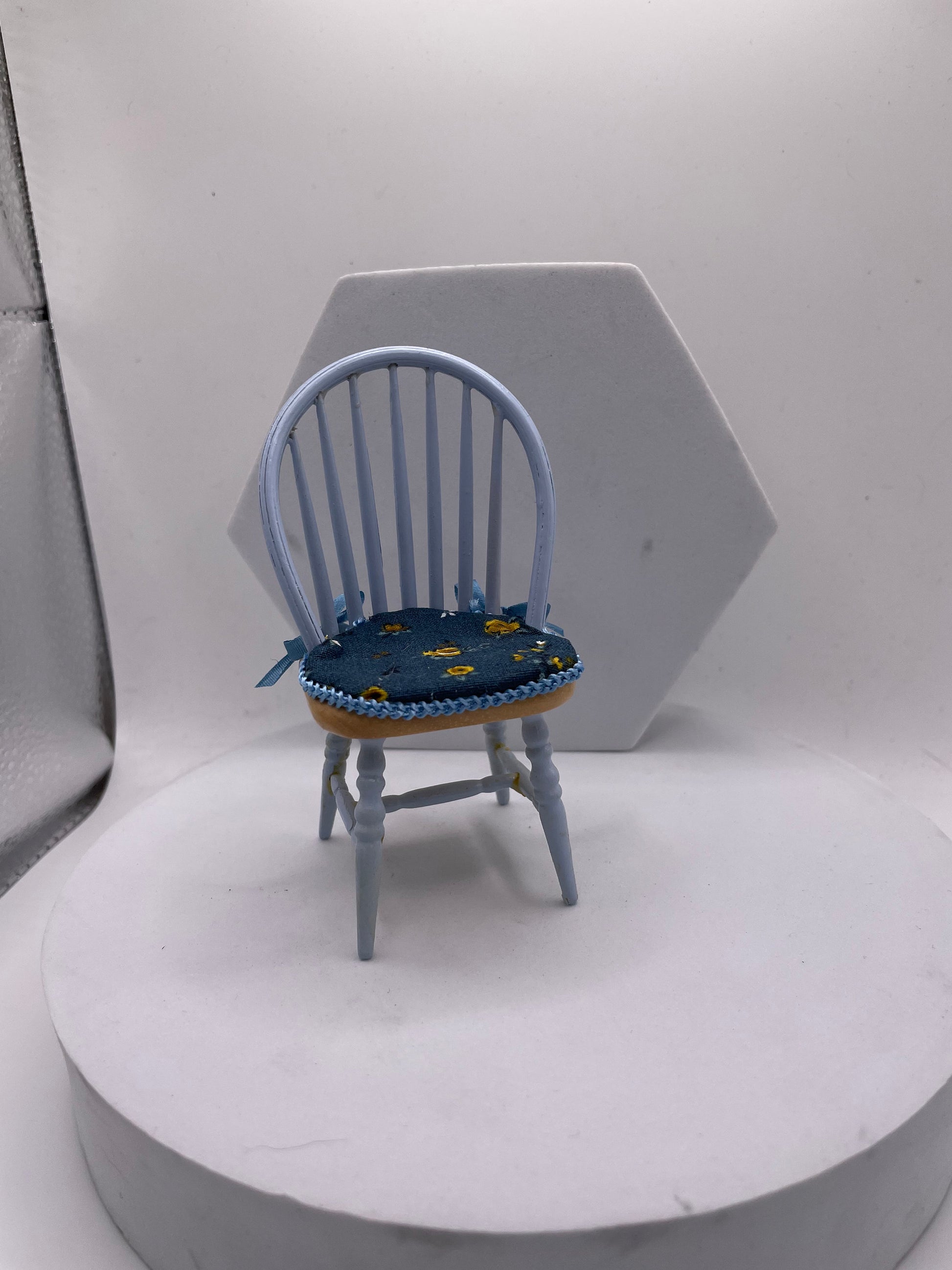 Dolls House Miniatures - 1/12th Painted Kitchen Chair x1