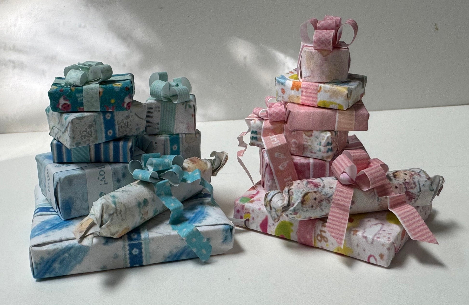 DOLLS HOUSE MINIATURES - 1/12th scale (1 inch) stack of stack of  Presents (Wedding, Birthday, baby etc)