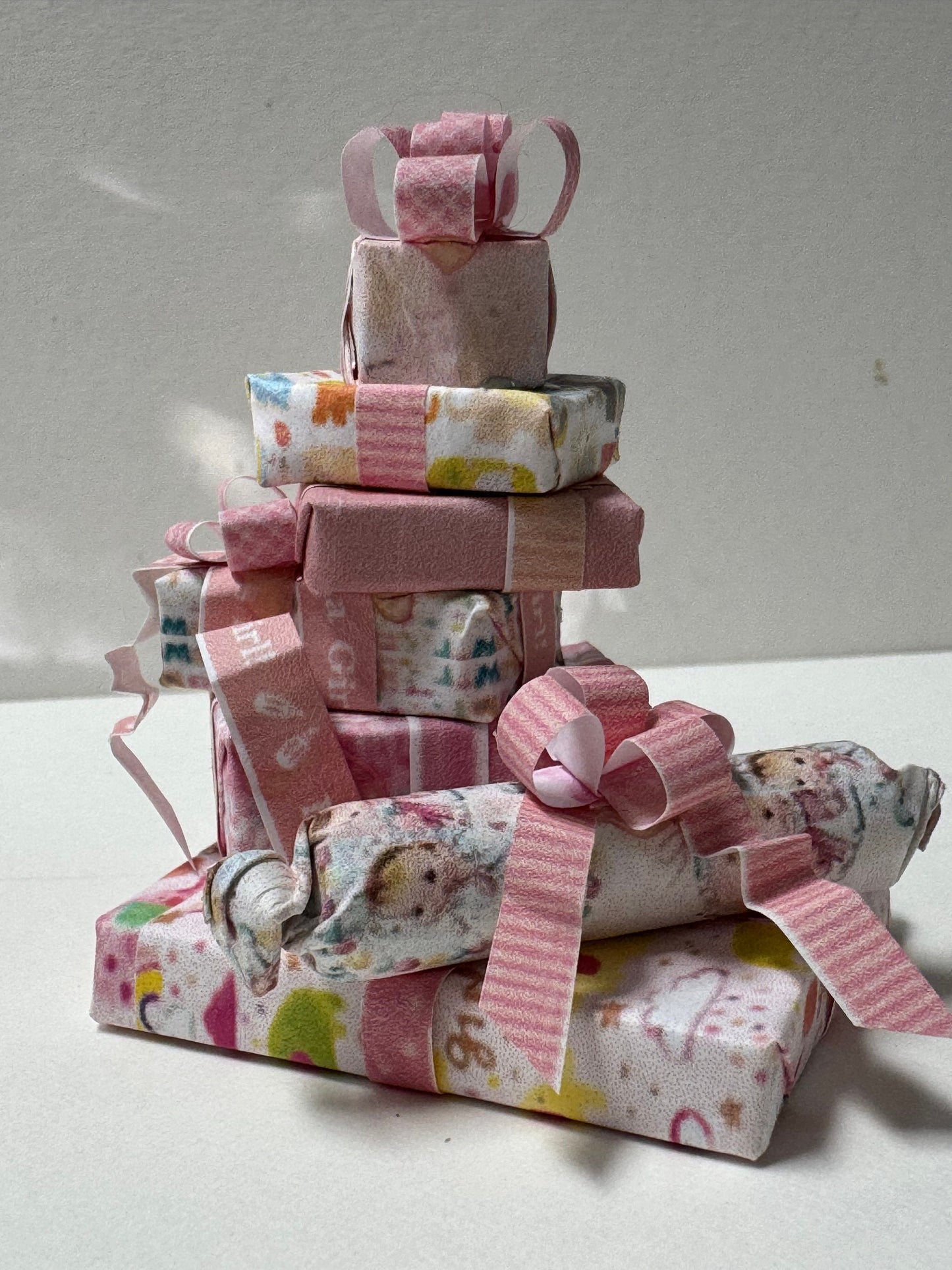 DOLLS HOUSE MINIATURES - 1/12th scale (1 inch) stack of stack of  Presents (Wedding, Birthday, baby etc)