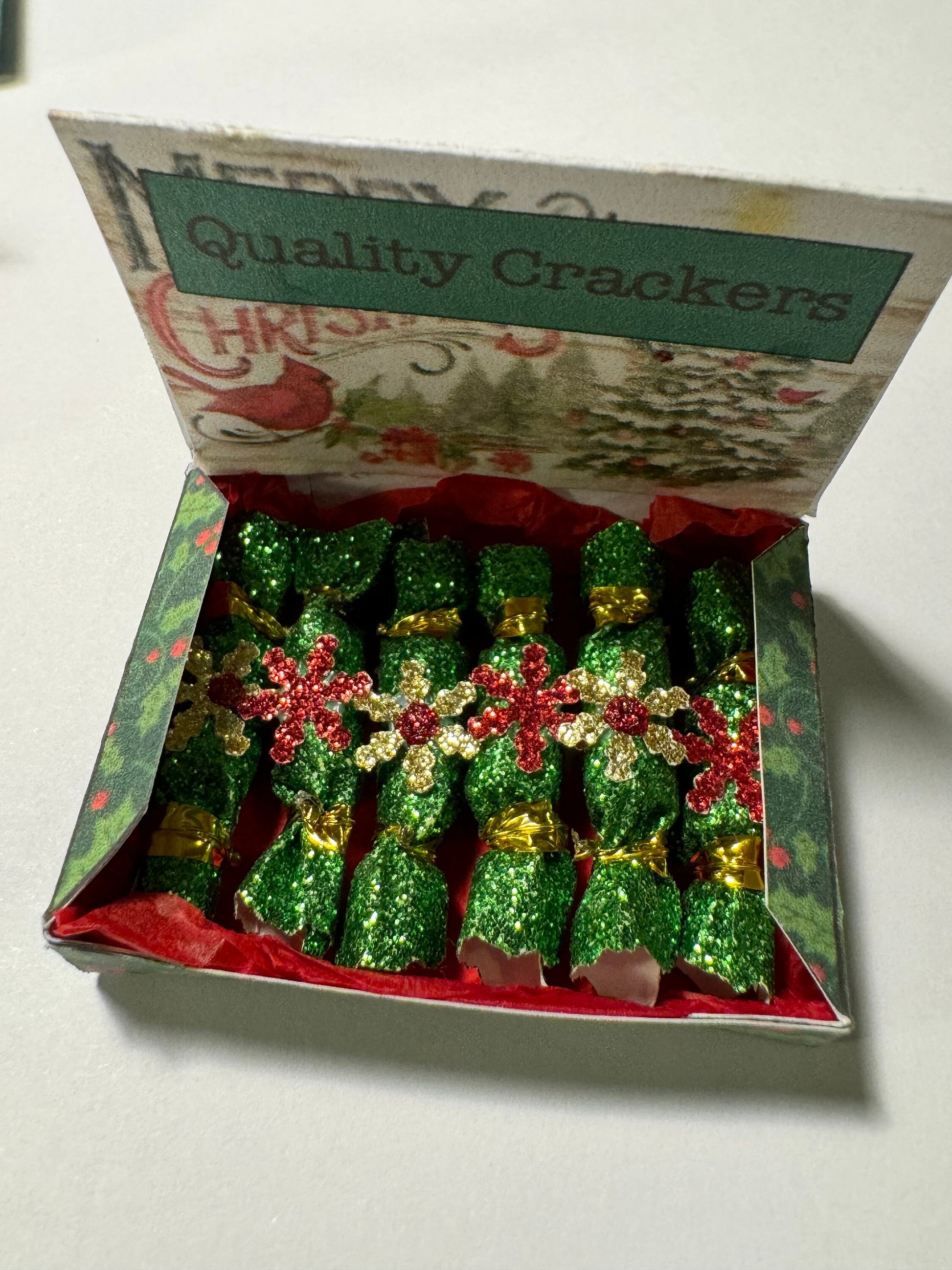 DOLLS HOUSE MINIATURES - 1/12th scale (1 inch) christmas crackers in box  (6 options)