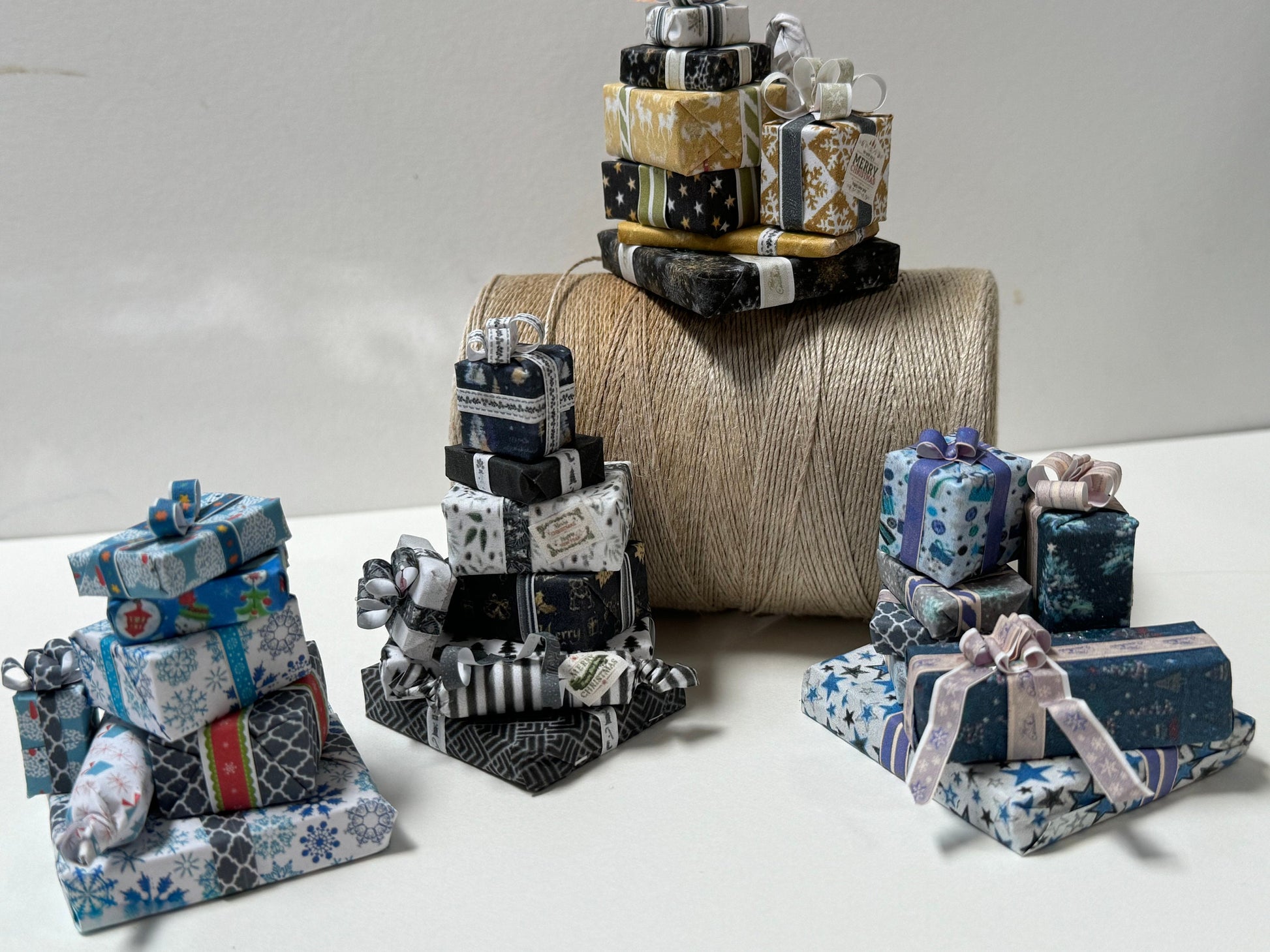 DOLLS HOUSE MINIATURES - 1/12th scale (1 inch) stack of Christmas Presents (4 options)