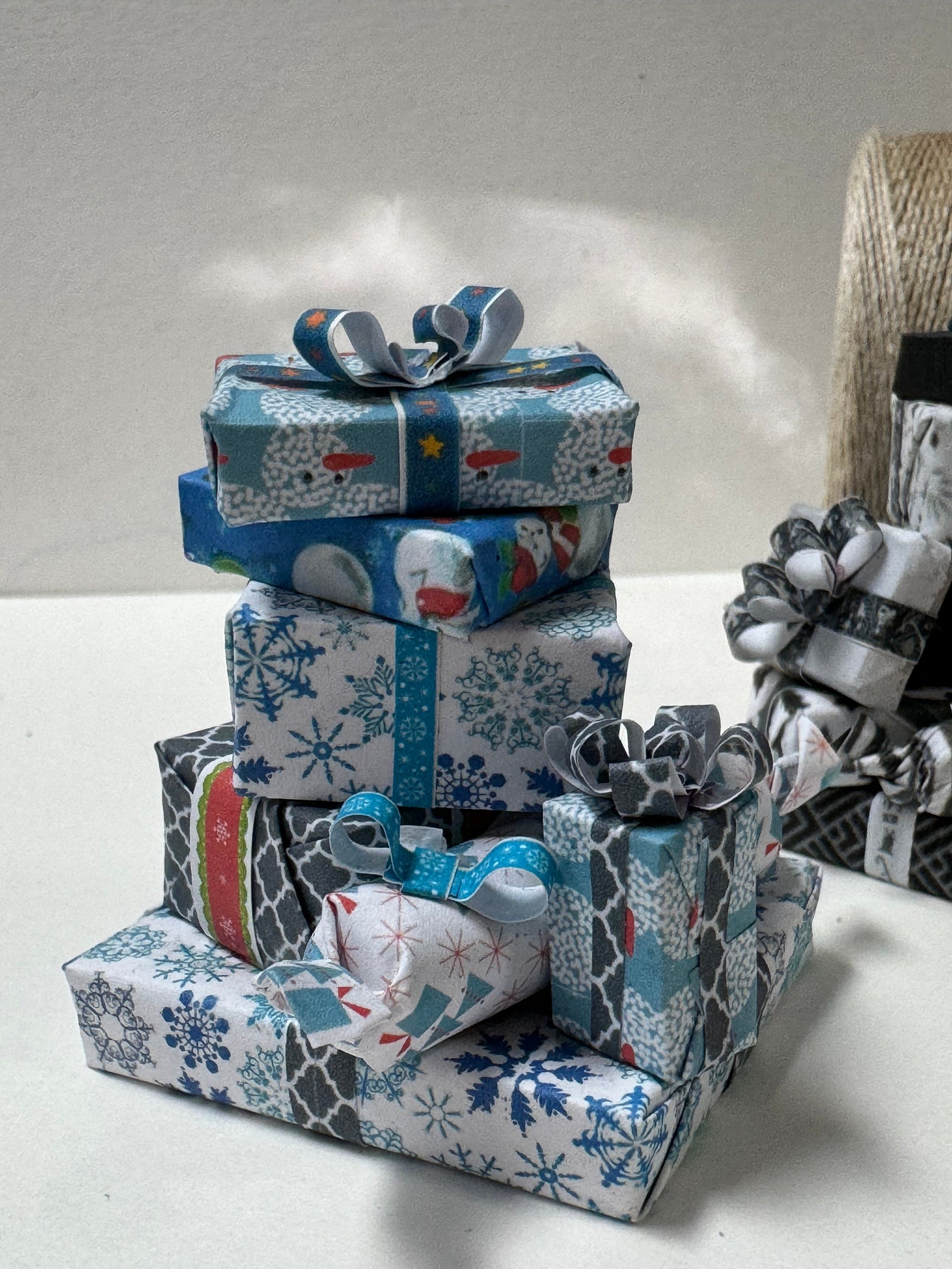 DOLLS HOUSE MINIATURES - 1/12th scale (1 inch) stack of Christmas Presents (4 options)