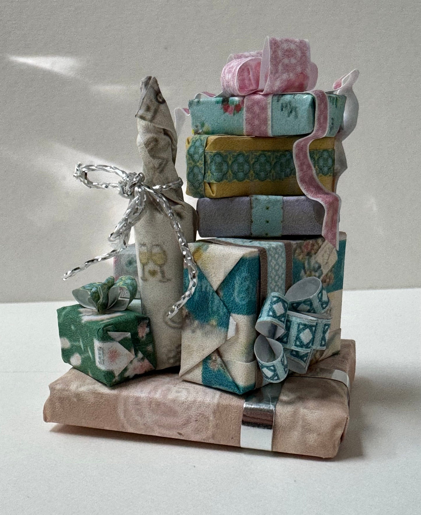 DOLLS HOUSE MINIATURES - 1/12th scale (1 inch) stack of stack of  Presents (Wedding, Birthday, baby etc)