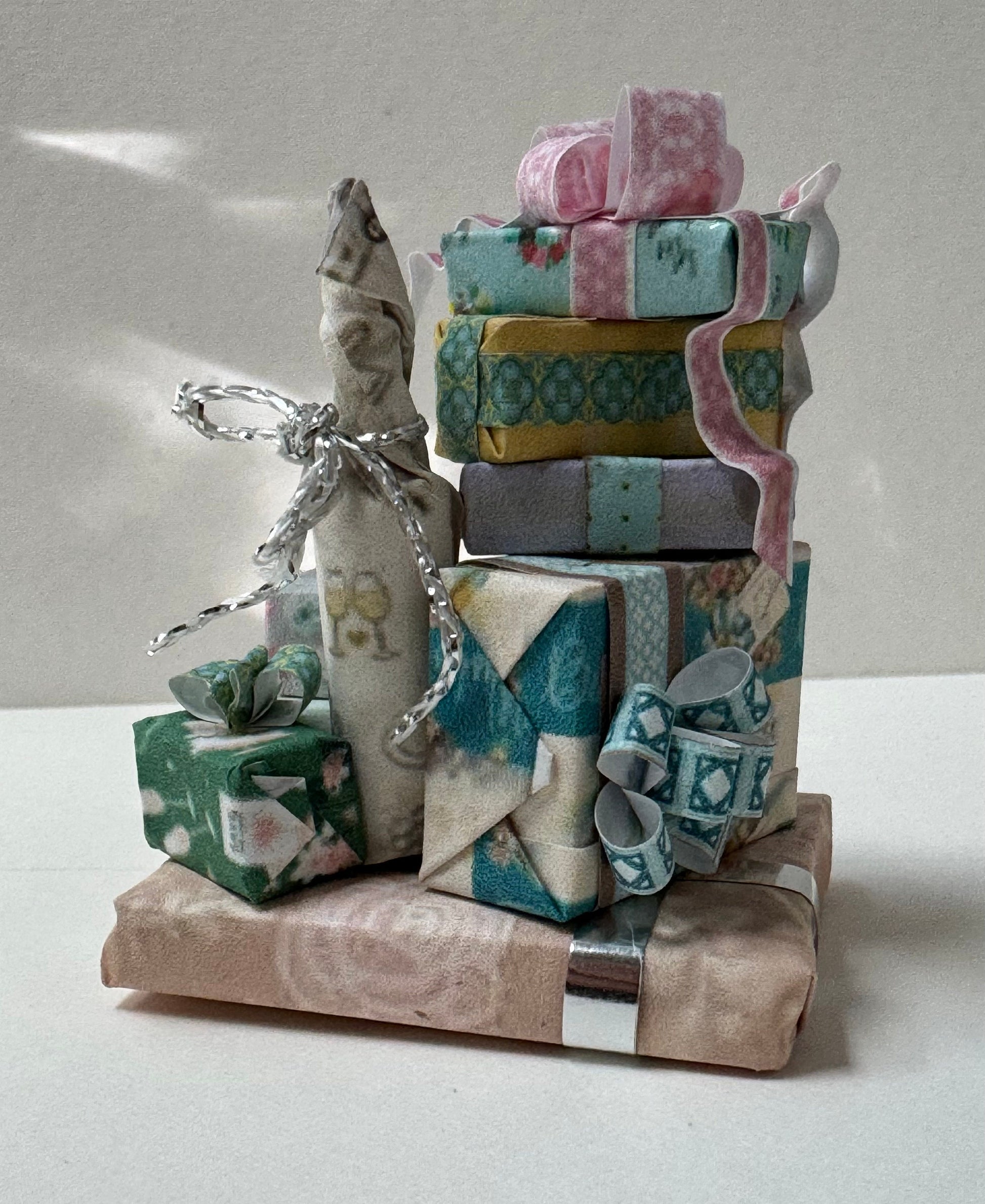 DOLLS HOUSE MINIATURES - 1/12th scale (1 inch) stack of stack of  Presents (Wedding, Birthday, baby etc)