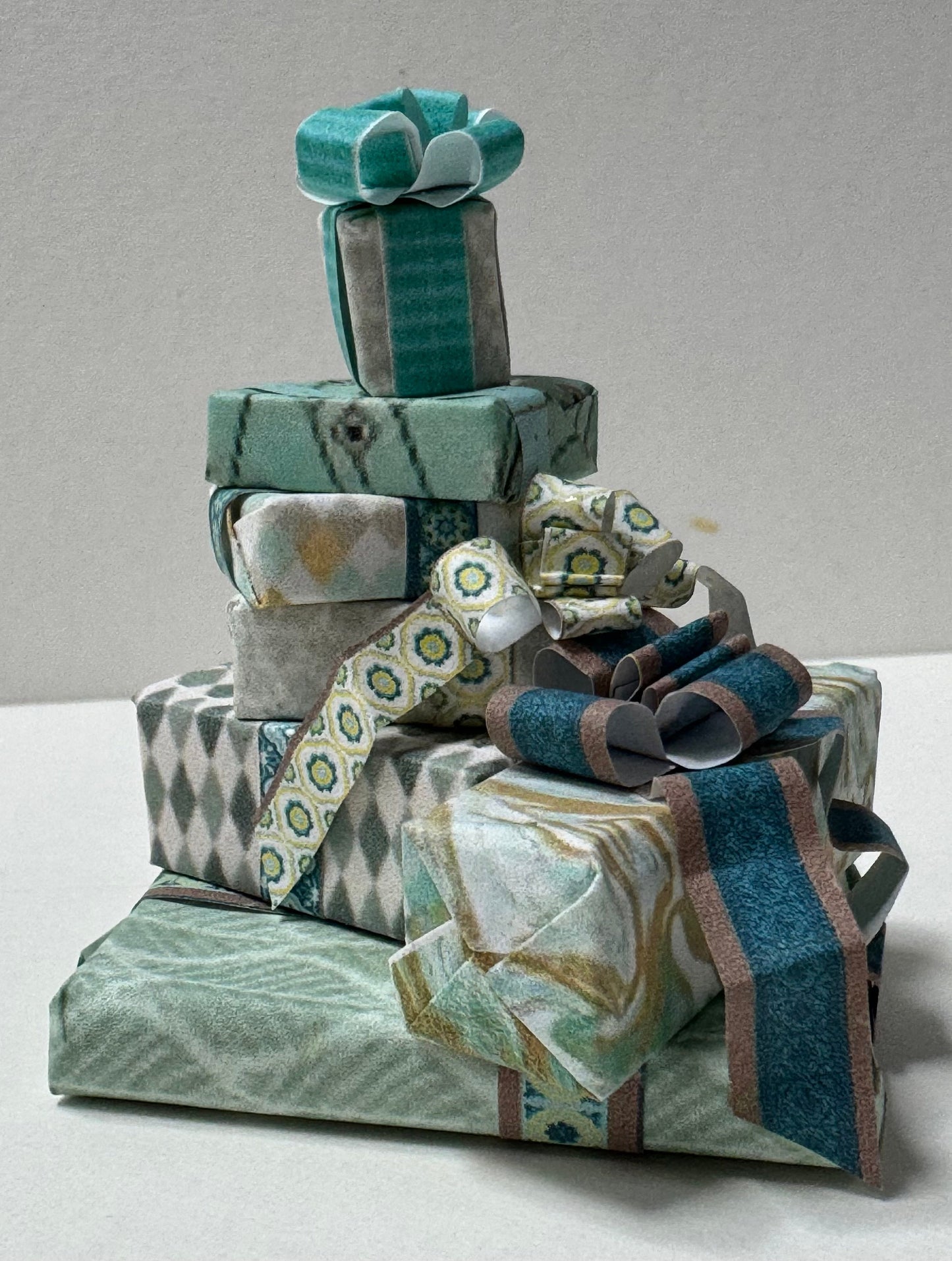 DOLLS HOUSE MINIATURES - 1/12th scale (1 inch) stack of stack of  Presents (Wedding, Birthday, baby etc)