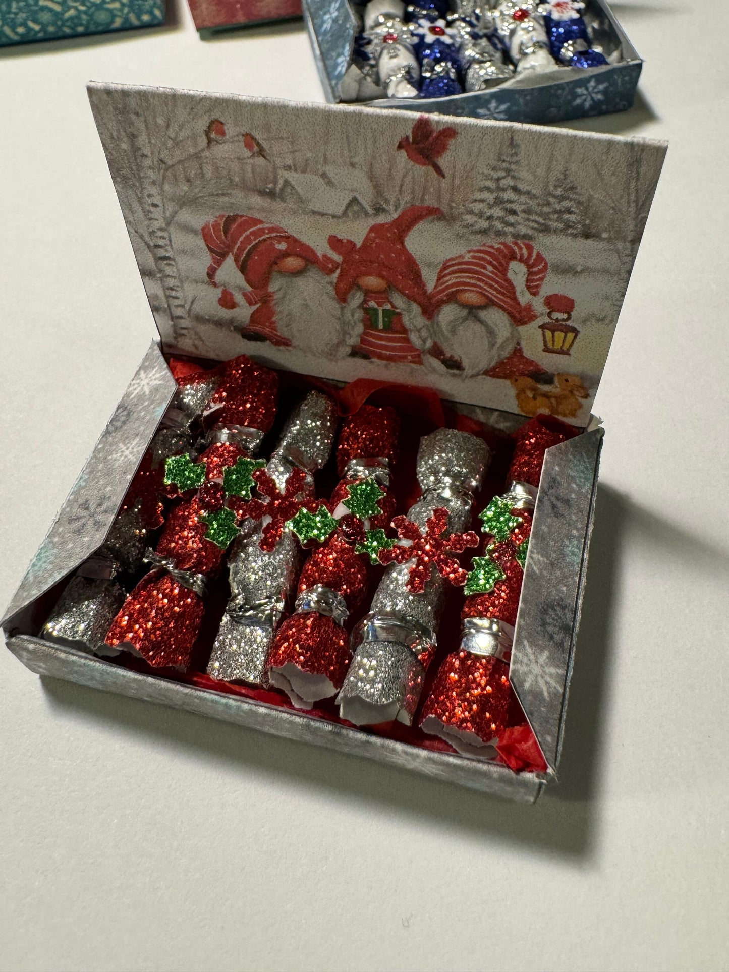 DOLLS HOUSE MINIATURES - 1/12th scale (1 inch) christmas crackers in box  (6 options)