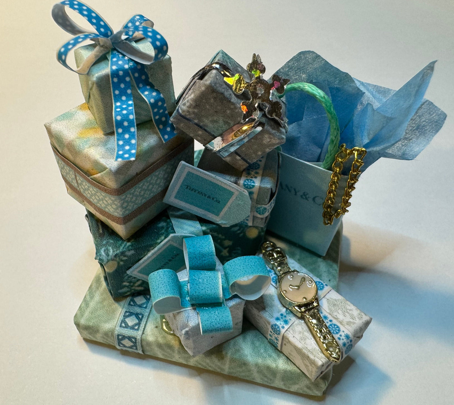 DOLLS HOUSE MINIATURES - 1/12th scale (1 inch) stack of Christmas Presents (2 options)