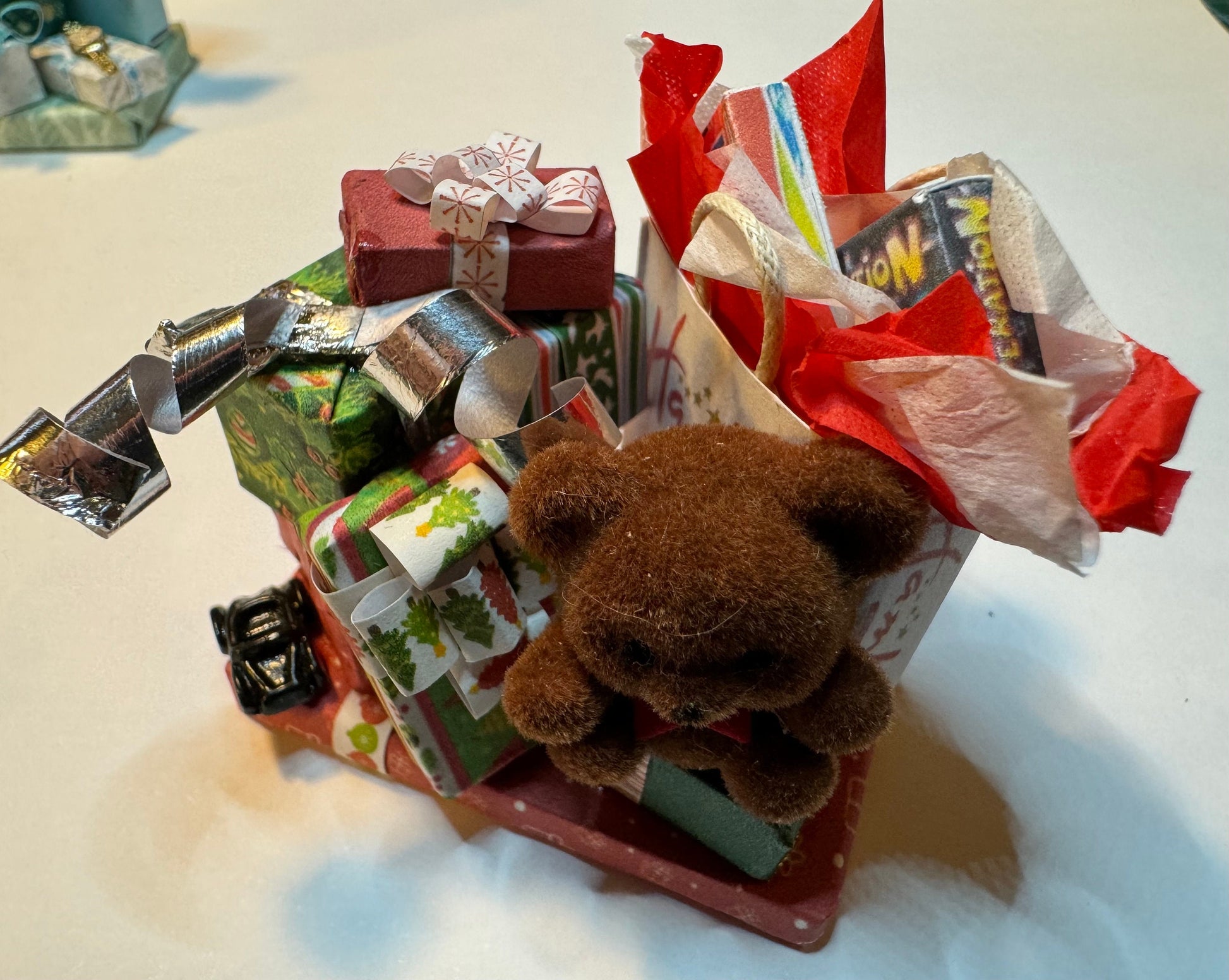 DOLLS HOUSE MINIATURES - 1/12th scale (1 inch) stack of Christmas Presents (2 options)