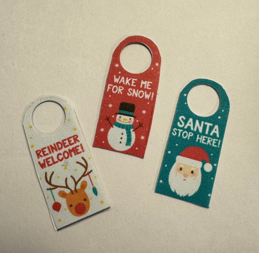 DOLLS HOUSE MINIATURES - Christmas door hangers x 3