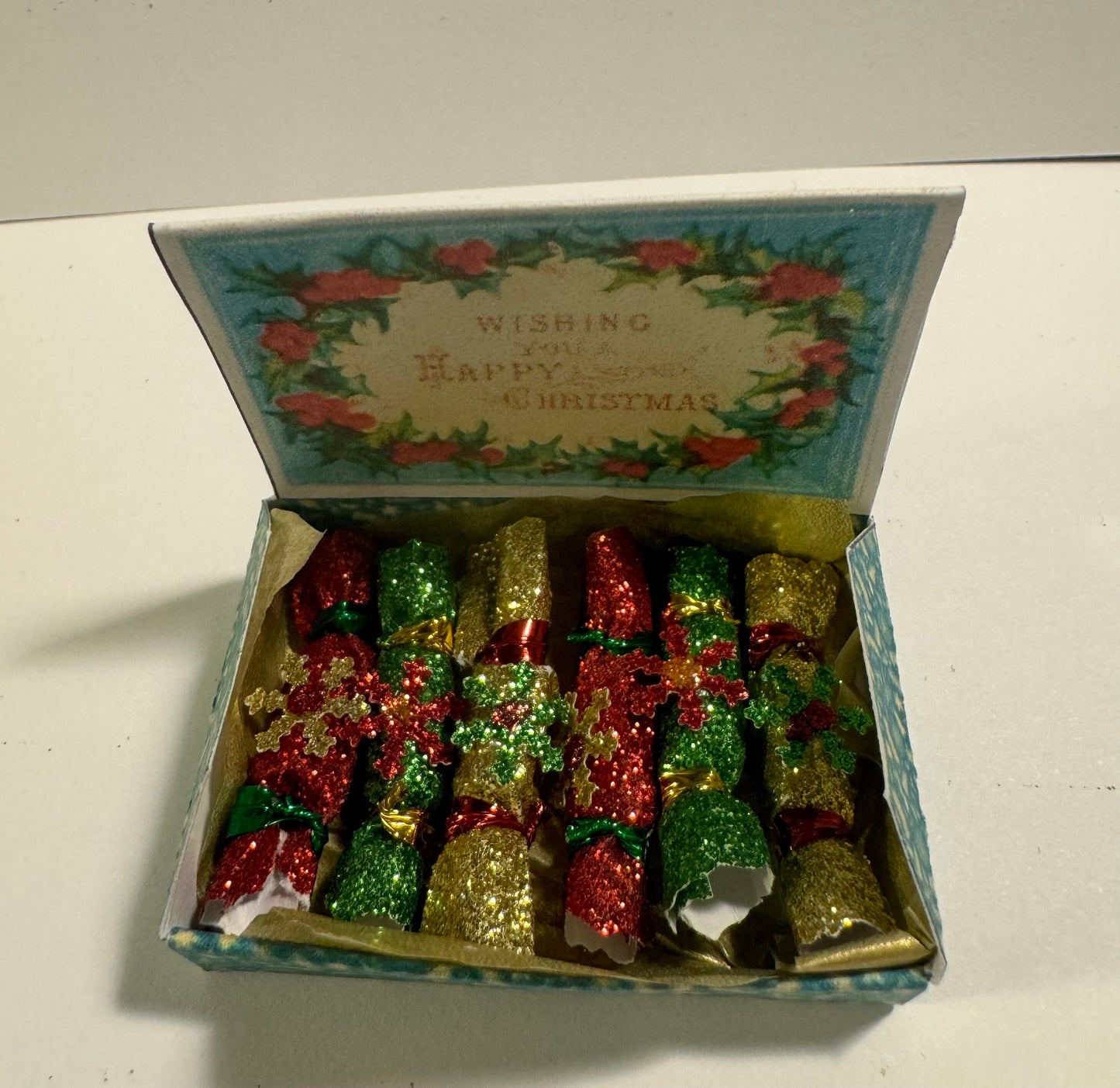 DOLLS HOUSE MINIATURES - 1/12th scale (1 inch) christmas crackers in box  (6 options)