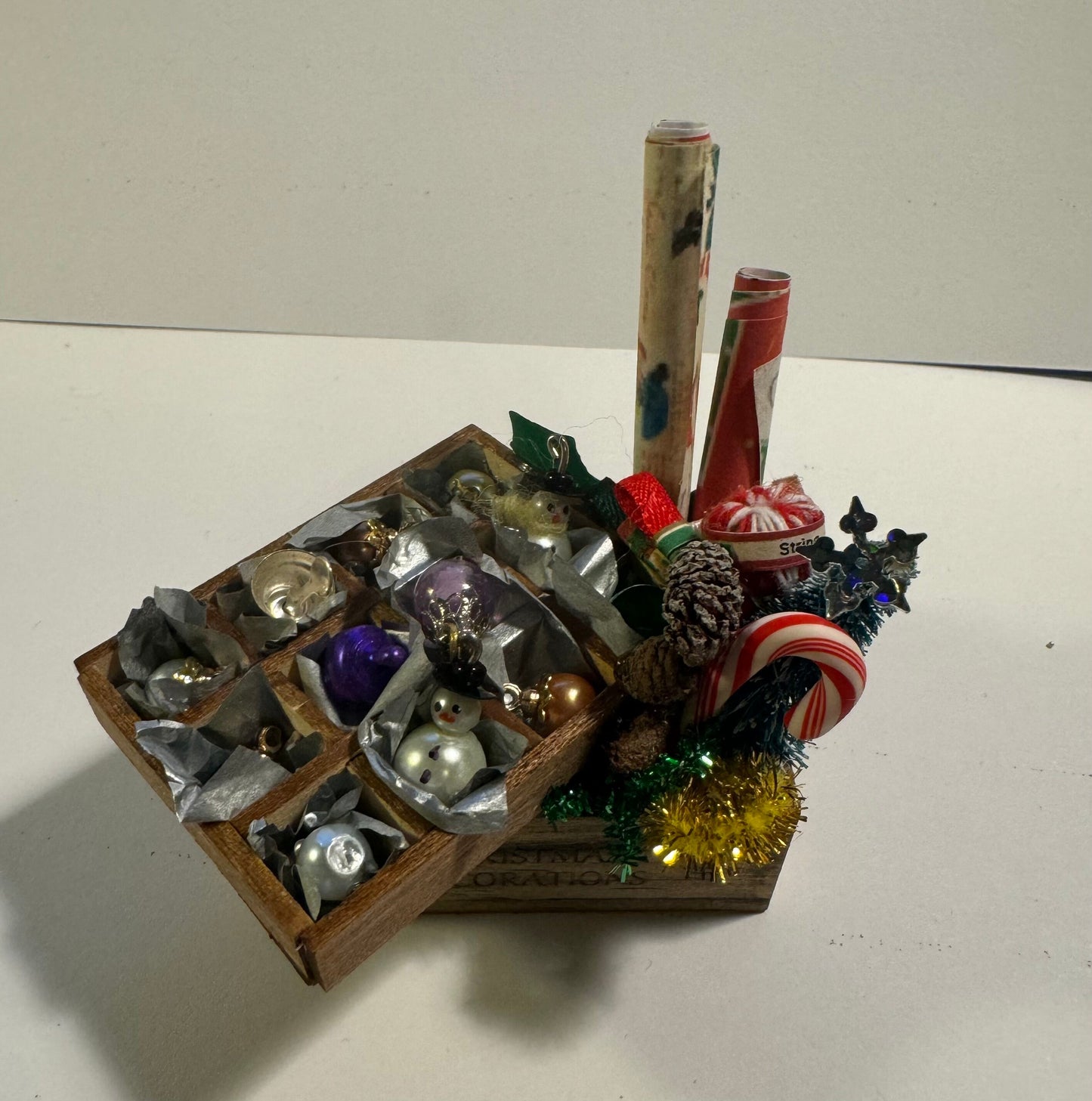 DOLLS HOUSE MINIATURES - 1/12th scale (1 inch) christmas decorations boxes  (5 options)