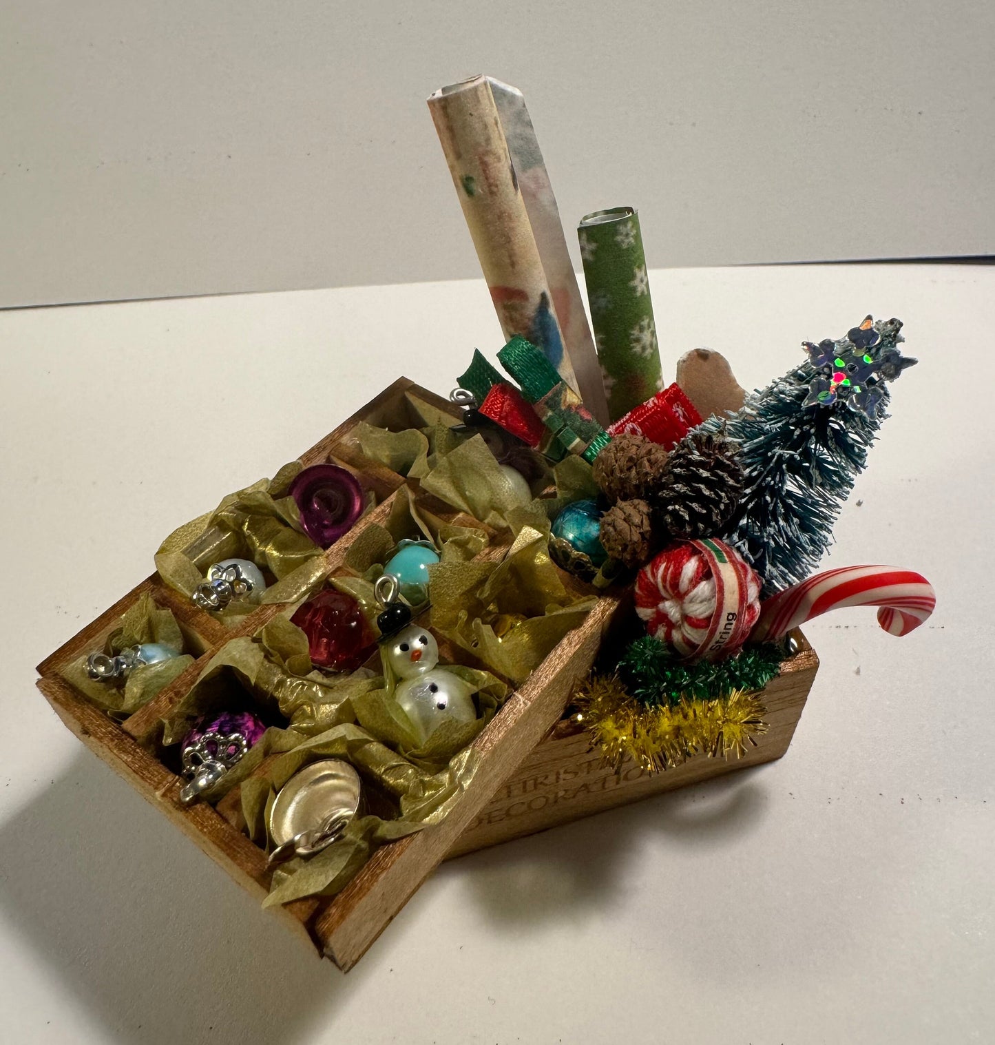 DOLLS HOUSE MINIATURES - 1/12th scale (1 inch) christmas decorations boxes  (5 options)