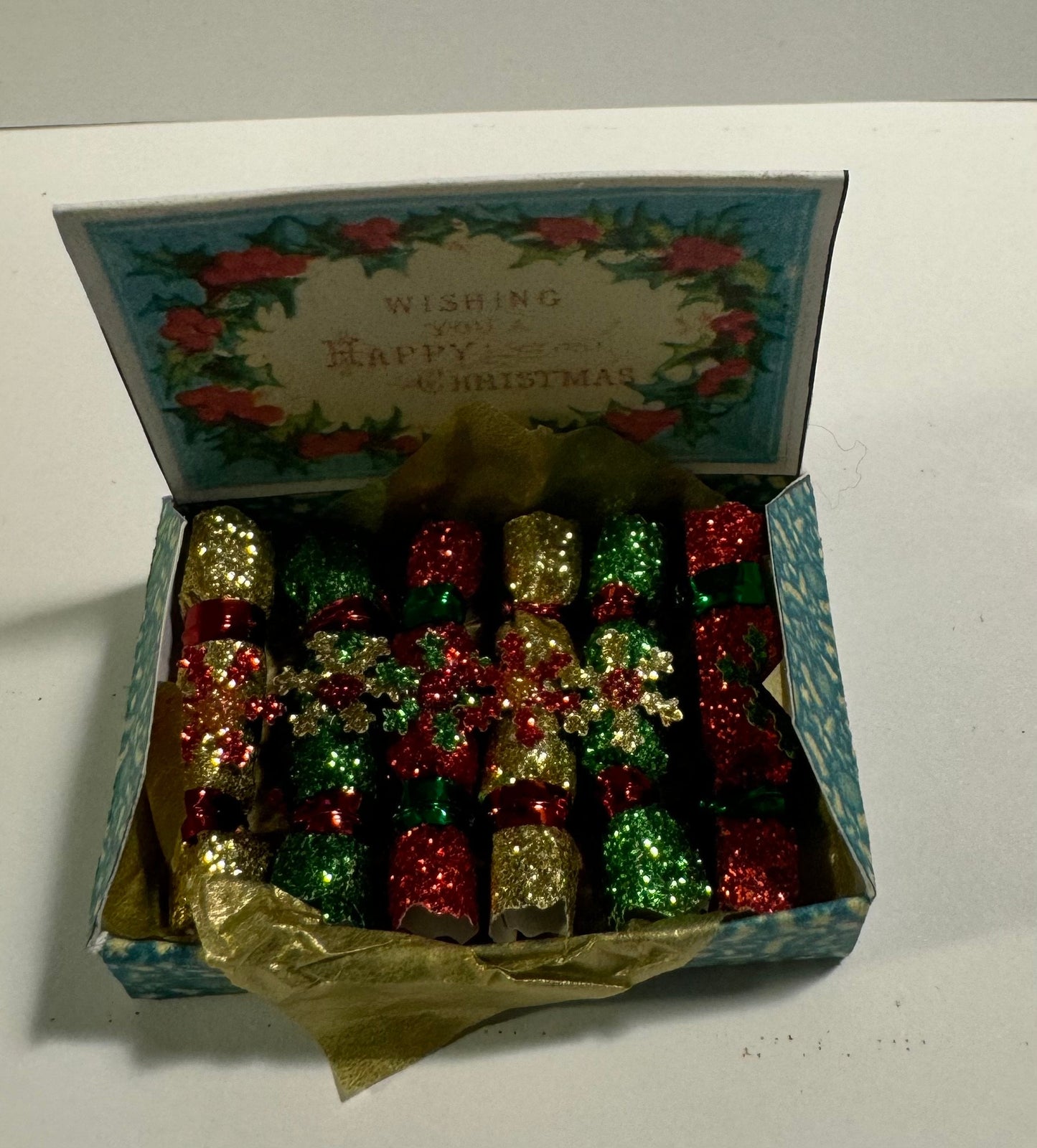 DOLLS HOUSE MINIATURES - 1/12th scale (1 inch) christmas crackers in box  (6 options)