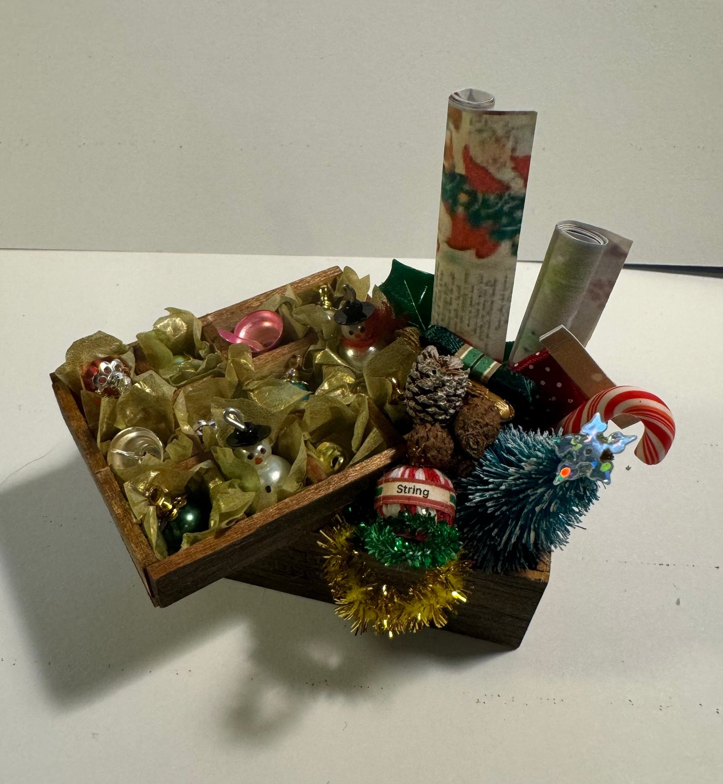 DOLLS HOUSE MINIATURES - 1/12th scale (1 inch) christmas decorations boxes  (5 options)