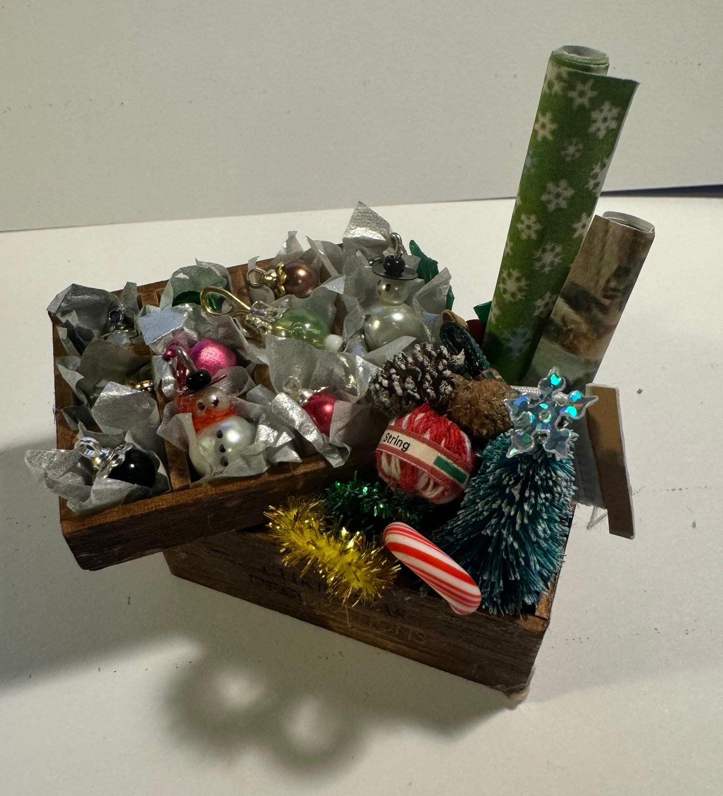 DOLLS HOUSE MINIATURES - 1/12th scale (1 inch) christmas decorations boxes  (5 options)