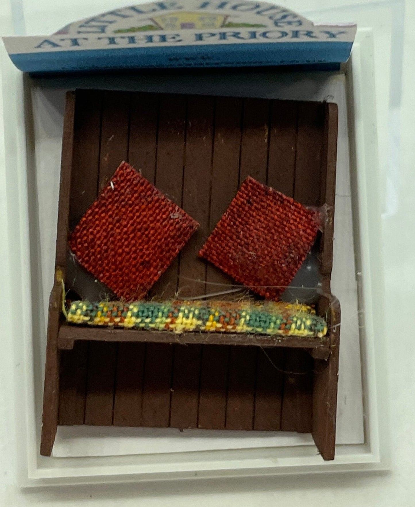 Dolls House Miniatures - Hand Painted Pretty 1/48th (1/4inch) quarter-scale Settle Seat