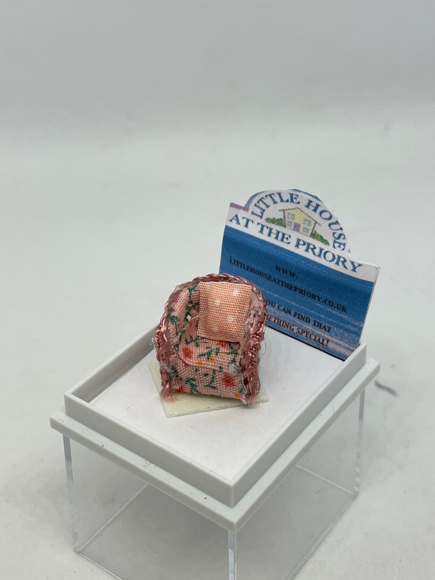 Dolls House Miniatures - Hand Painted Pretty 1/48th (1/4inch) quarter scale - Tub Chair - 5 colours